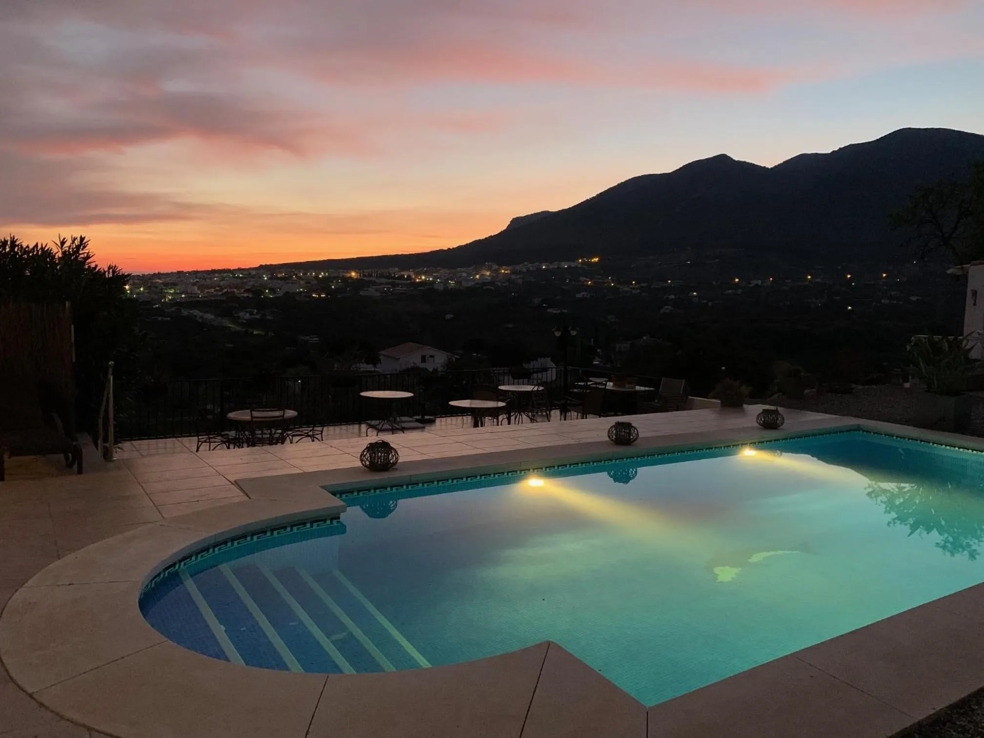 Swimming pool in Bed And Breakfast Mirador Infinito