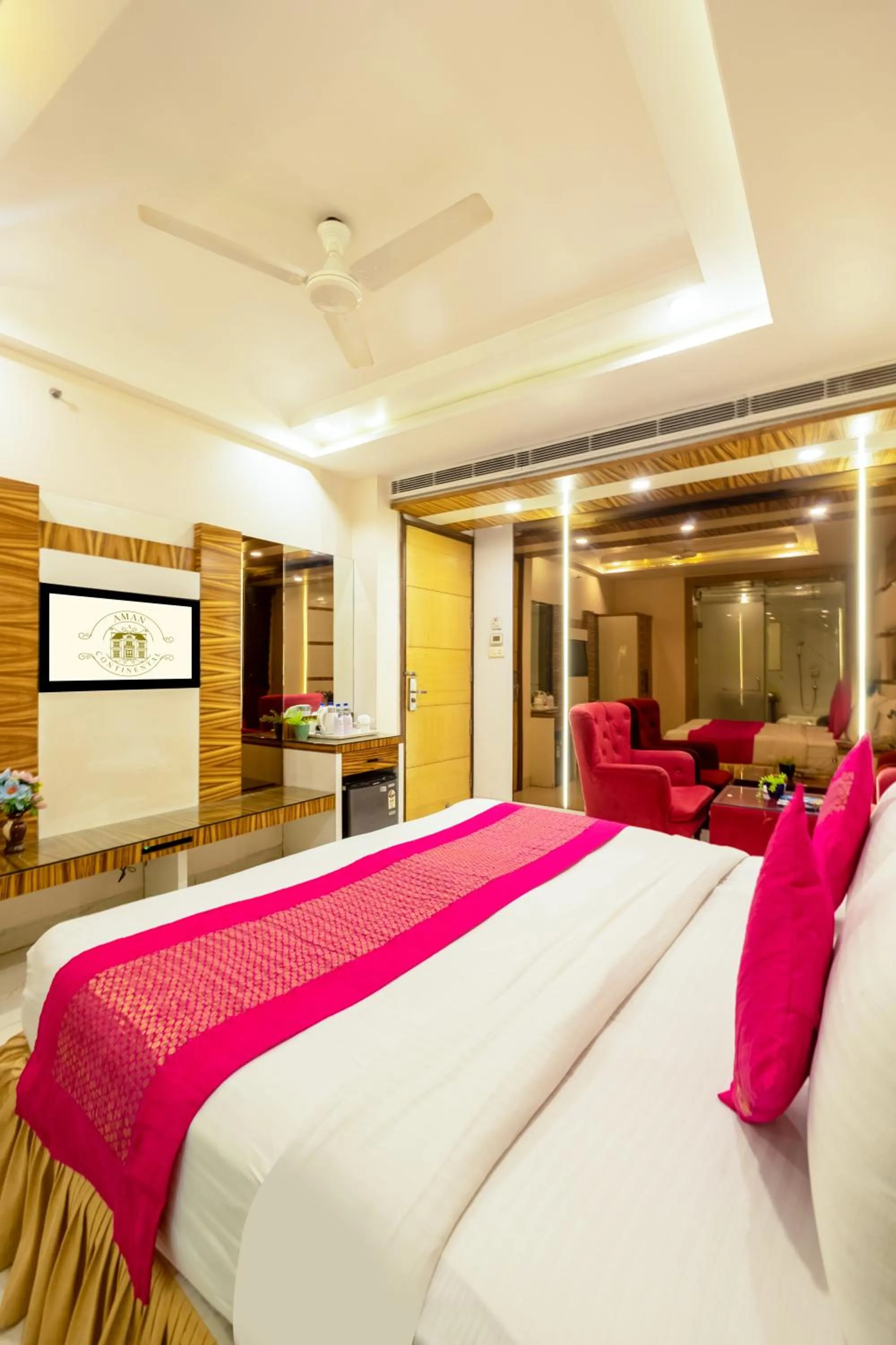 Bed in Aman Continental With Restaurant - 5Mins from Connaught Place ,Railway Station & Metro