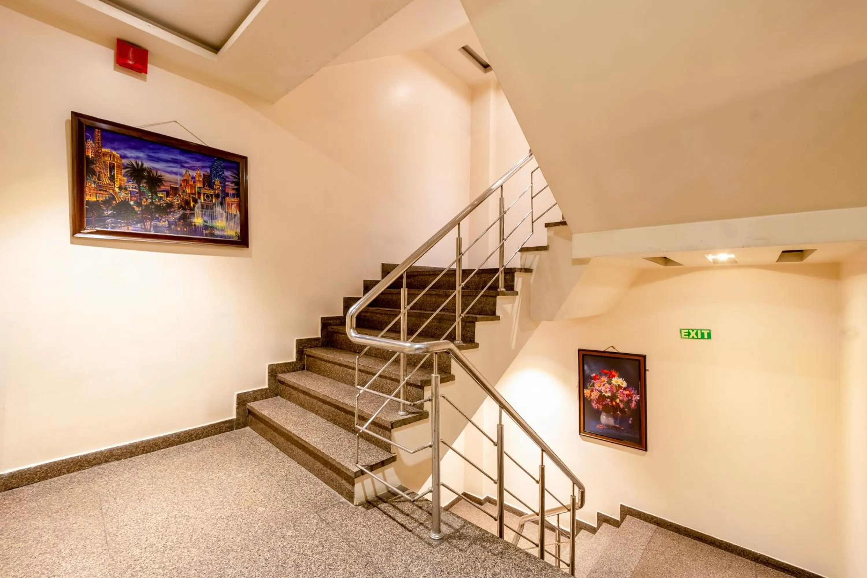 Lobby or reception in Aman Continental With Restaurant - 5Mins from Connaught Place ,Railway Station & Metro