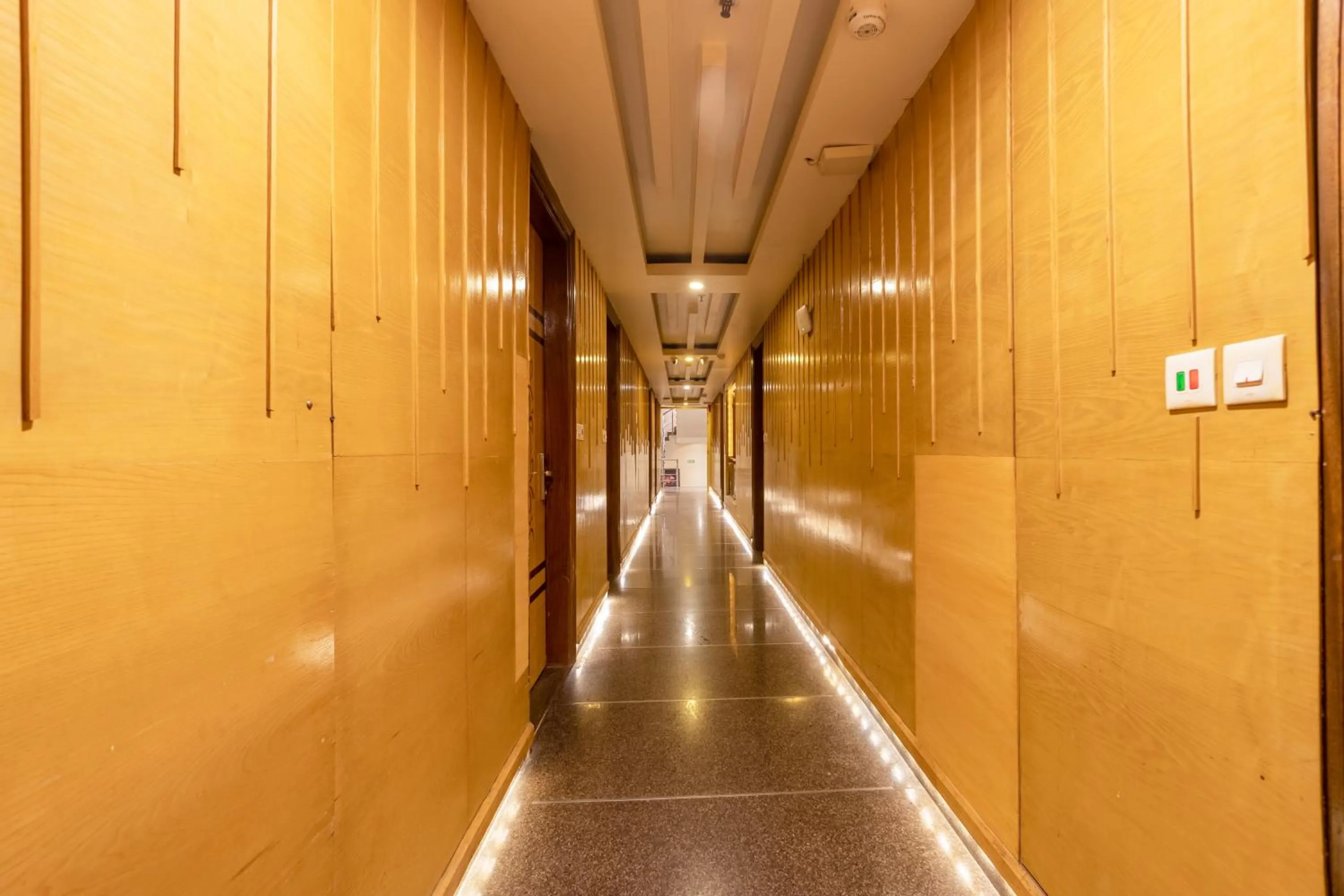 Other in Aman Continental With Restaurant - 5Mins from Connaught Place ,Railway Station & Metro