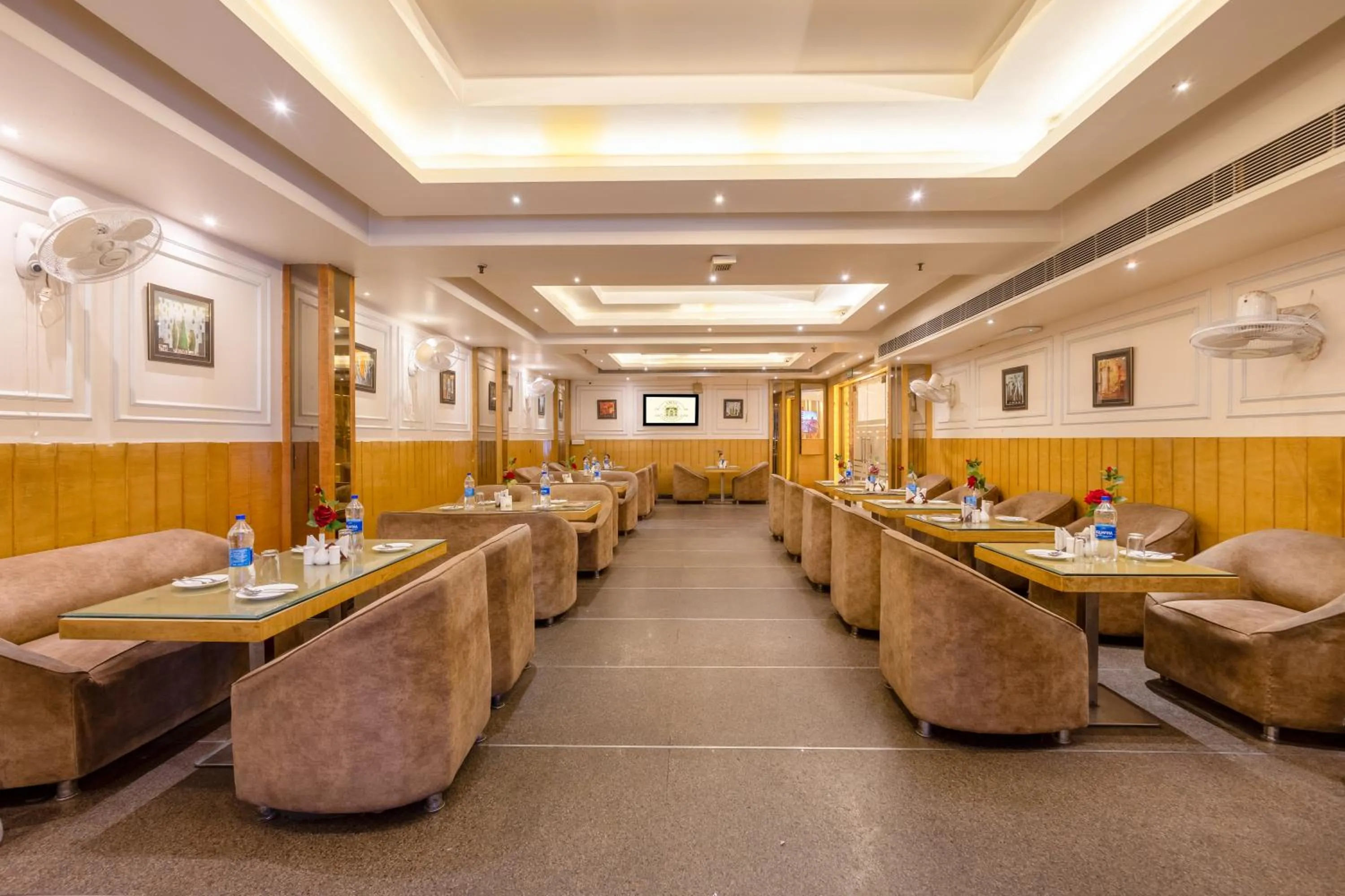Restaurant/places to eat in Aman Continental With Restaurant - 5Mins from Connaught Place ,Railway Station & Metro