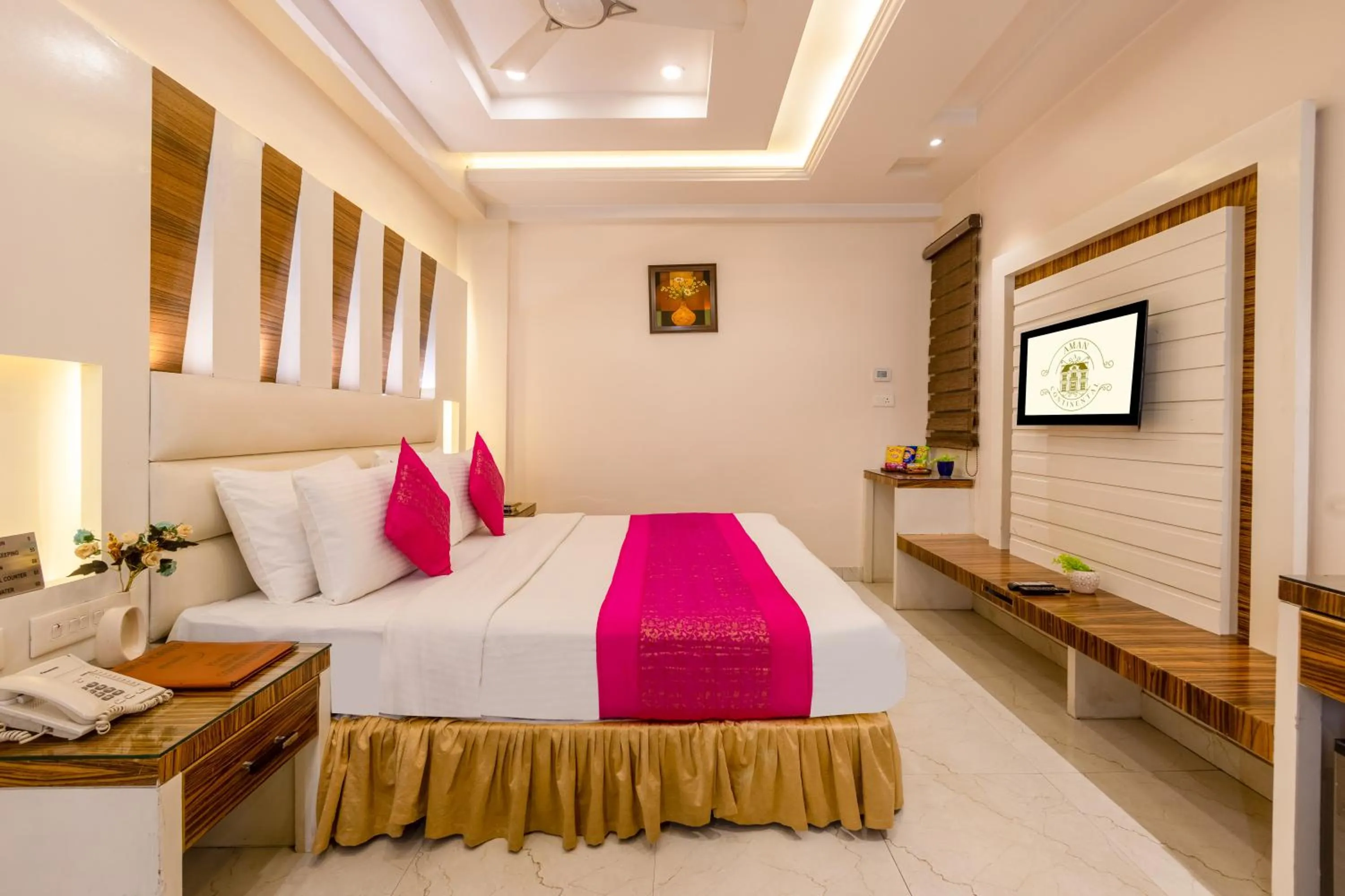 Photo of the whole room, Bed in Aman Continental With Restaurant - 5Mins from Connaught Place ,Railway Station & Metro