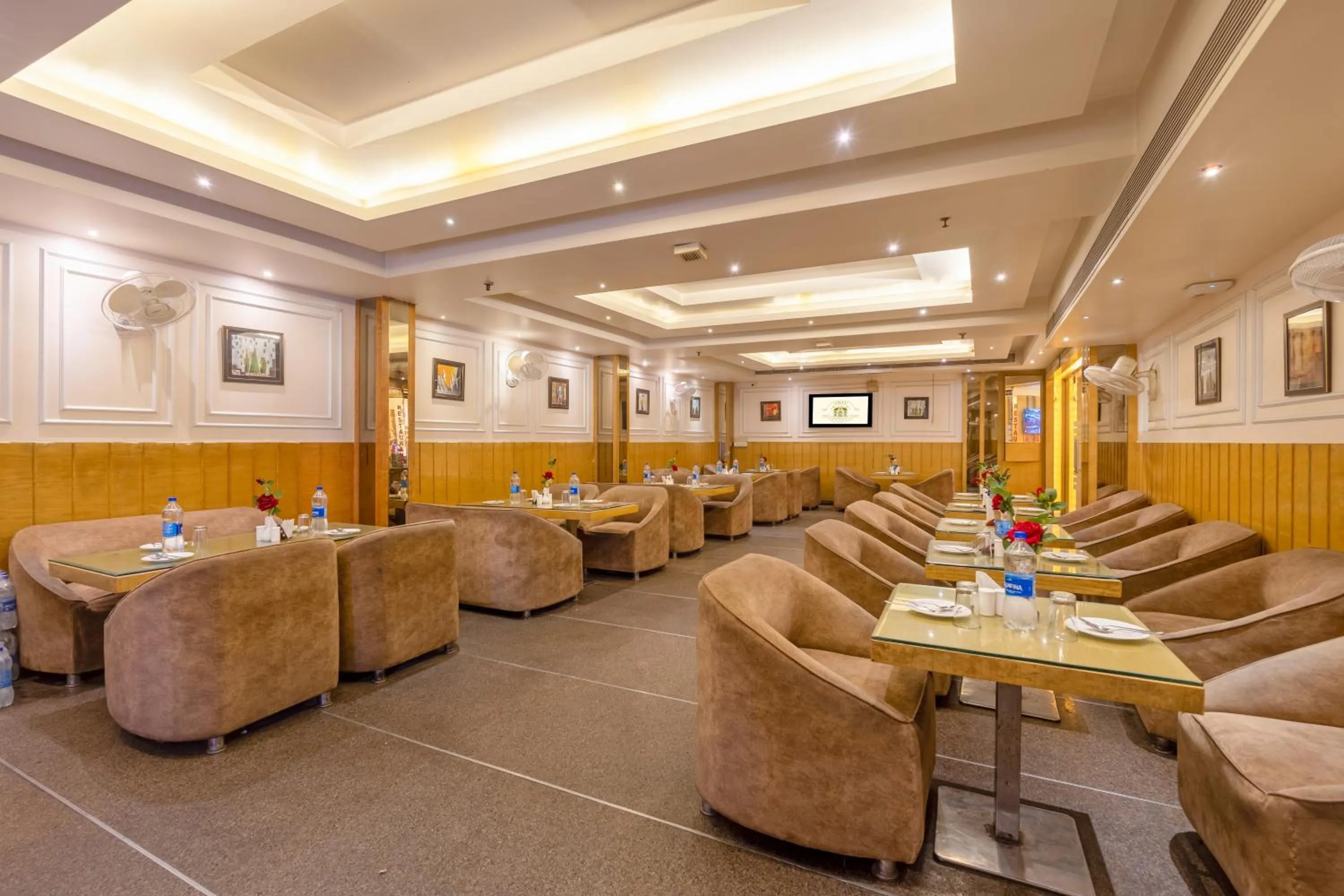 Restaurant/places to eat in Aman Continental With Restaurant - 5Mins from Connaught Place ,Railway Station & Metro