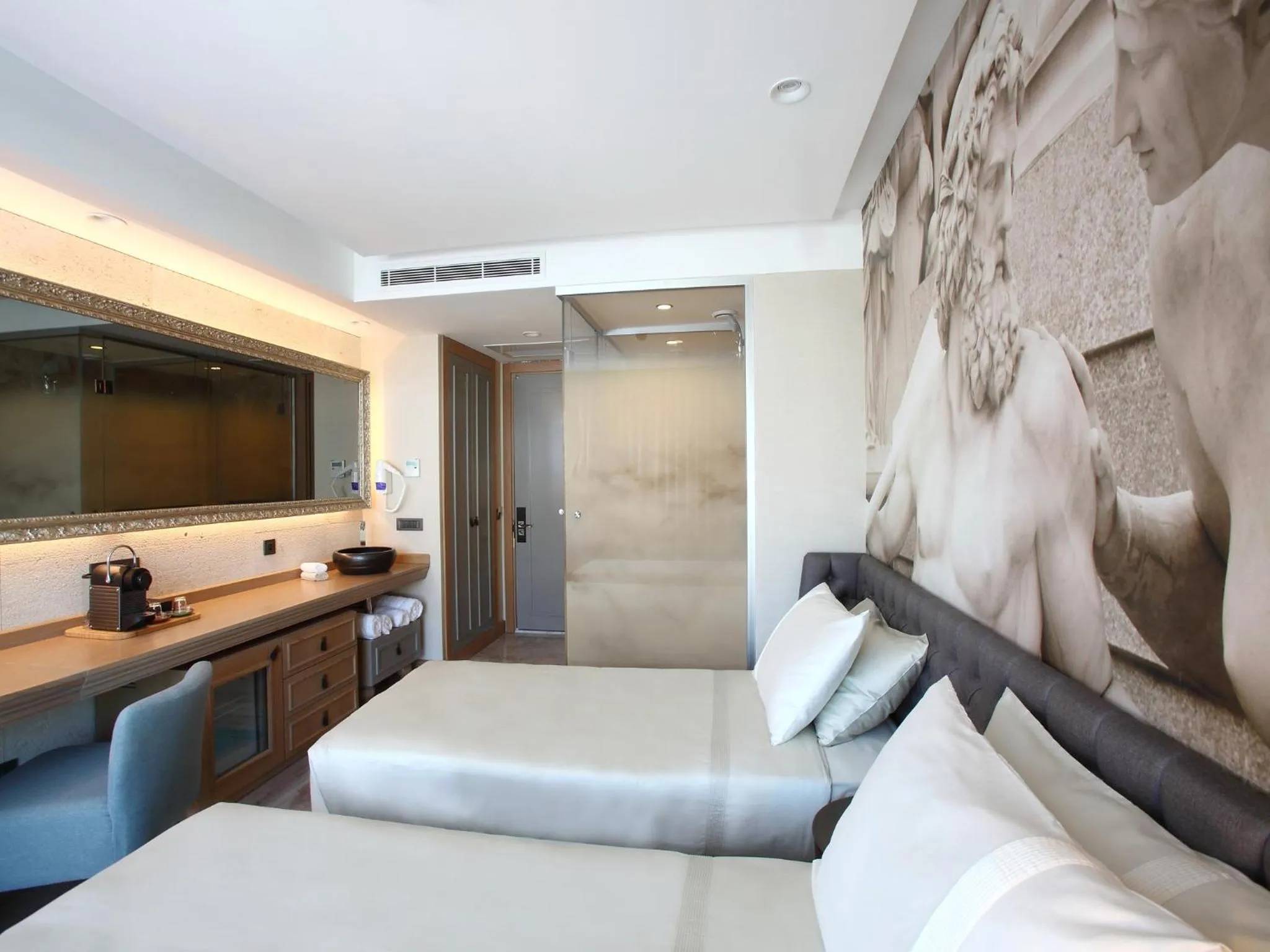 Photo of the whole room in Eskiceshme Bodrum Marina