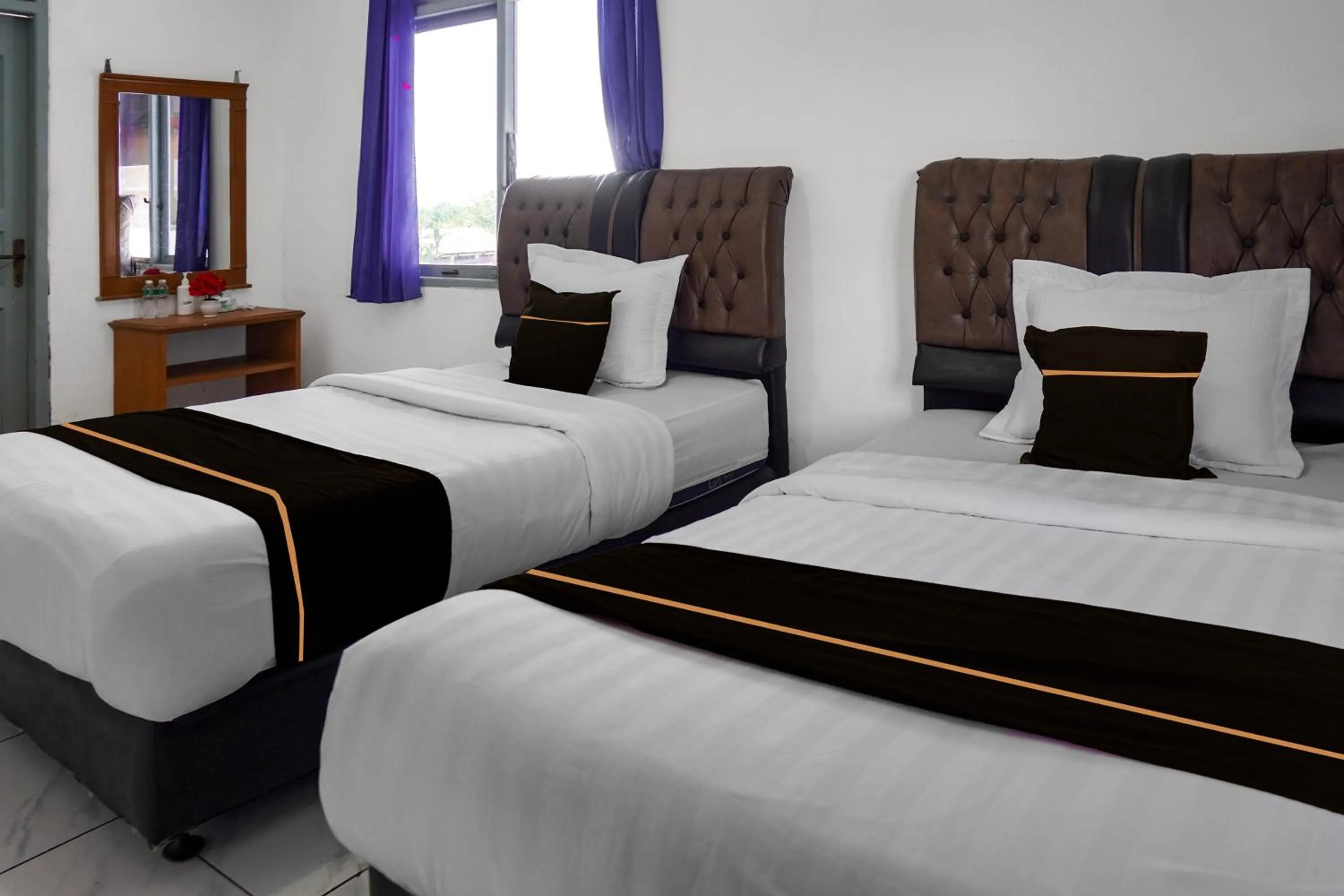 Bedroom, Bed in Collection O near Universitas Negeri Padang formerly Hotel Amra