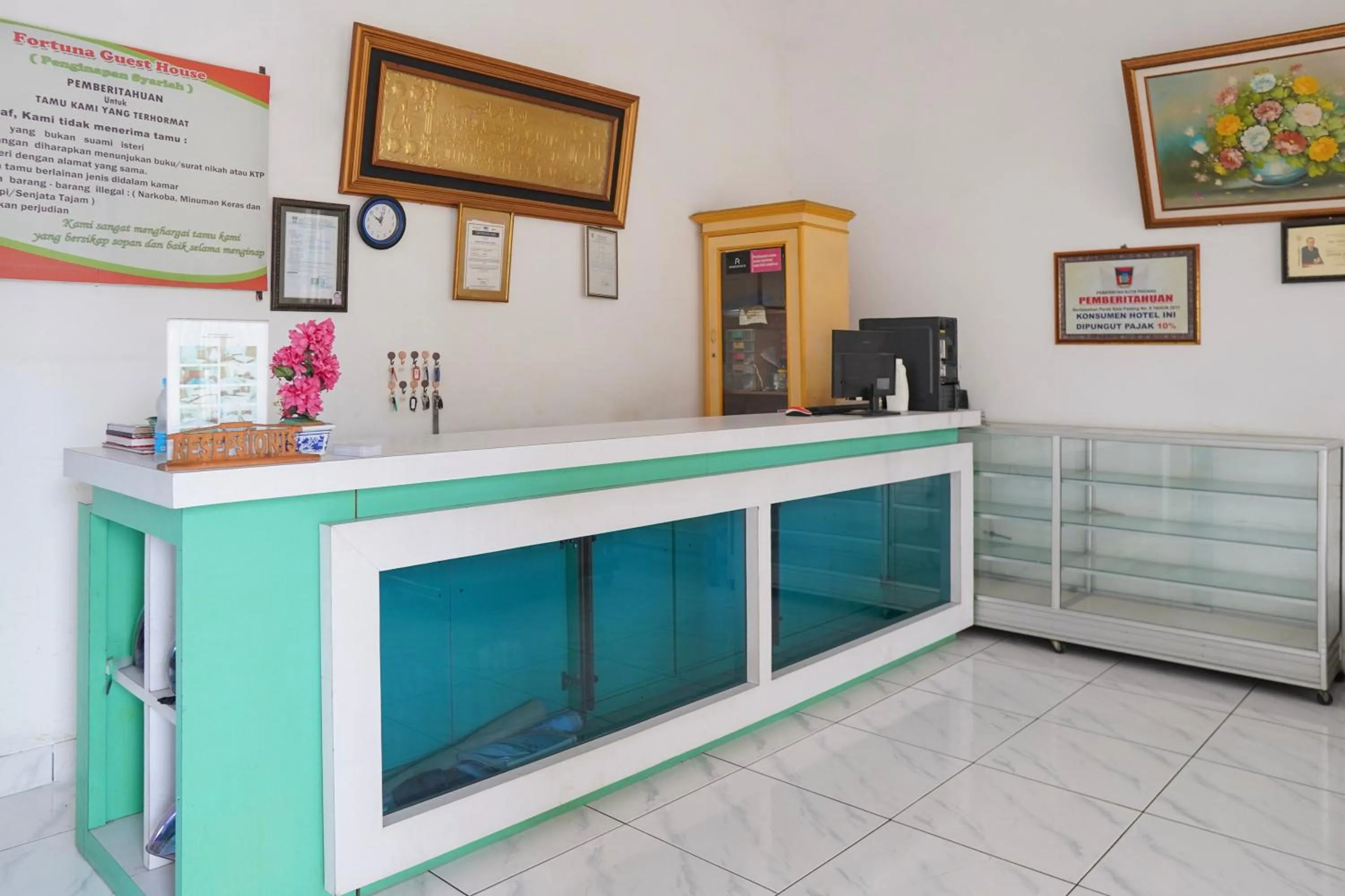 Lobby or reception in Collection O near Universitas Negeri Padang formerly Hotel Amra