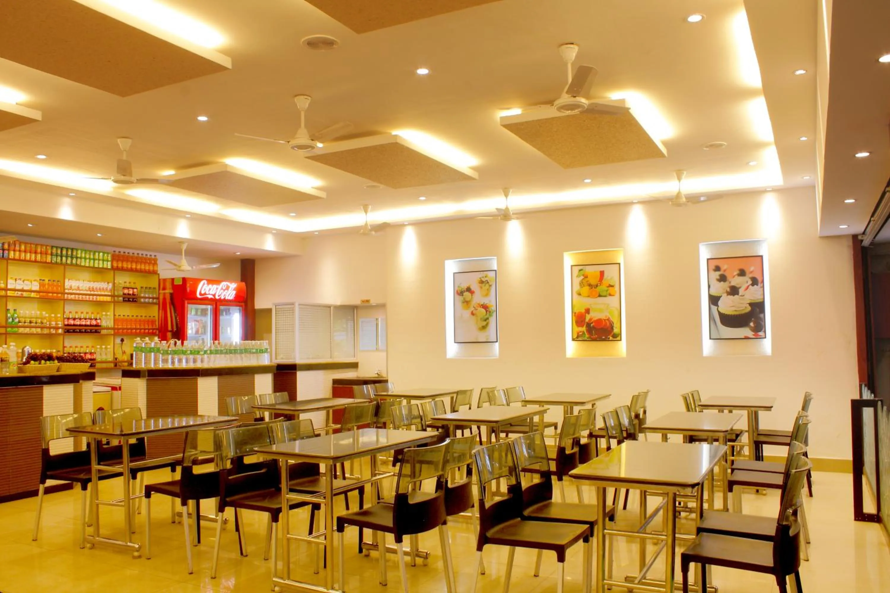 Restaurant/places to eat in Hotel Sangam