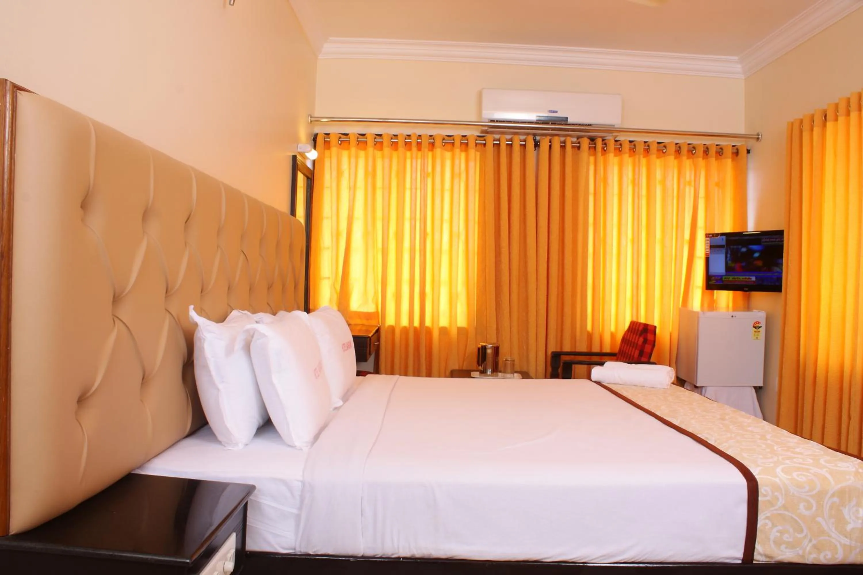 Food close-up, Bed in Hotel Sangam