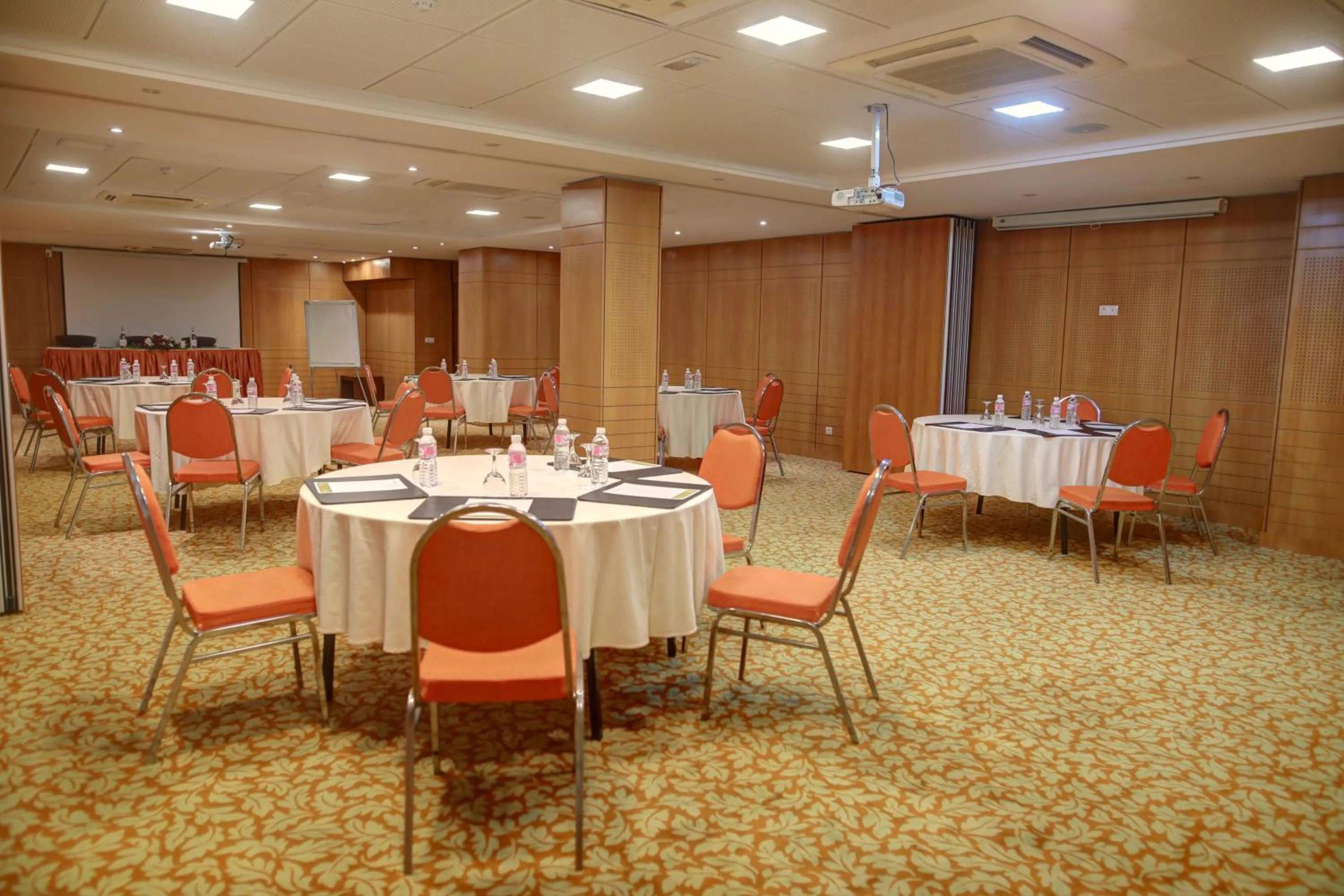 Meeting/conference room in Hotel Lac Leman, LES BERGES DU LAC