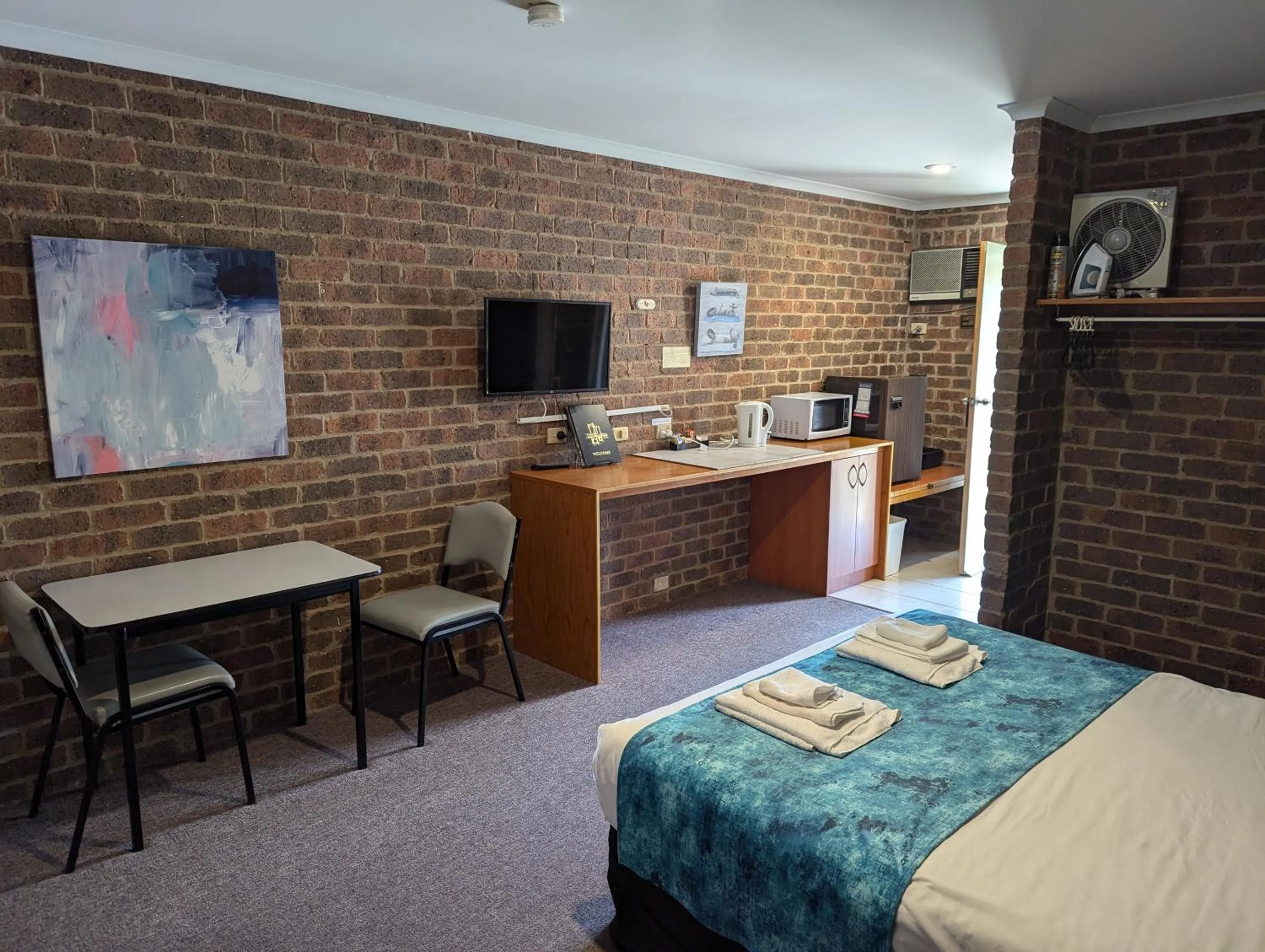 Bed in Barham Colonial Motel