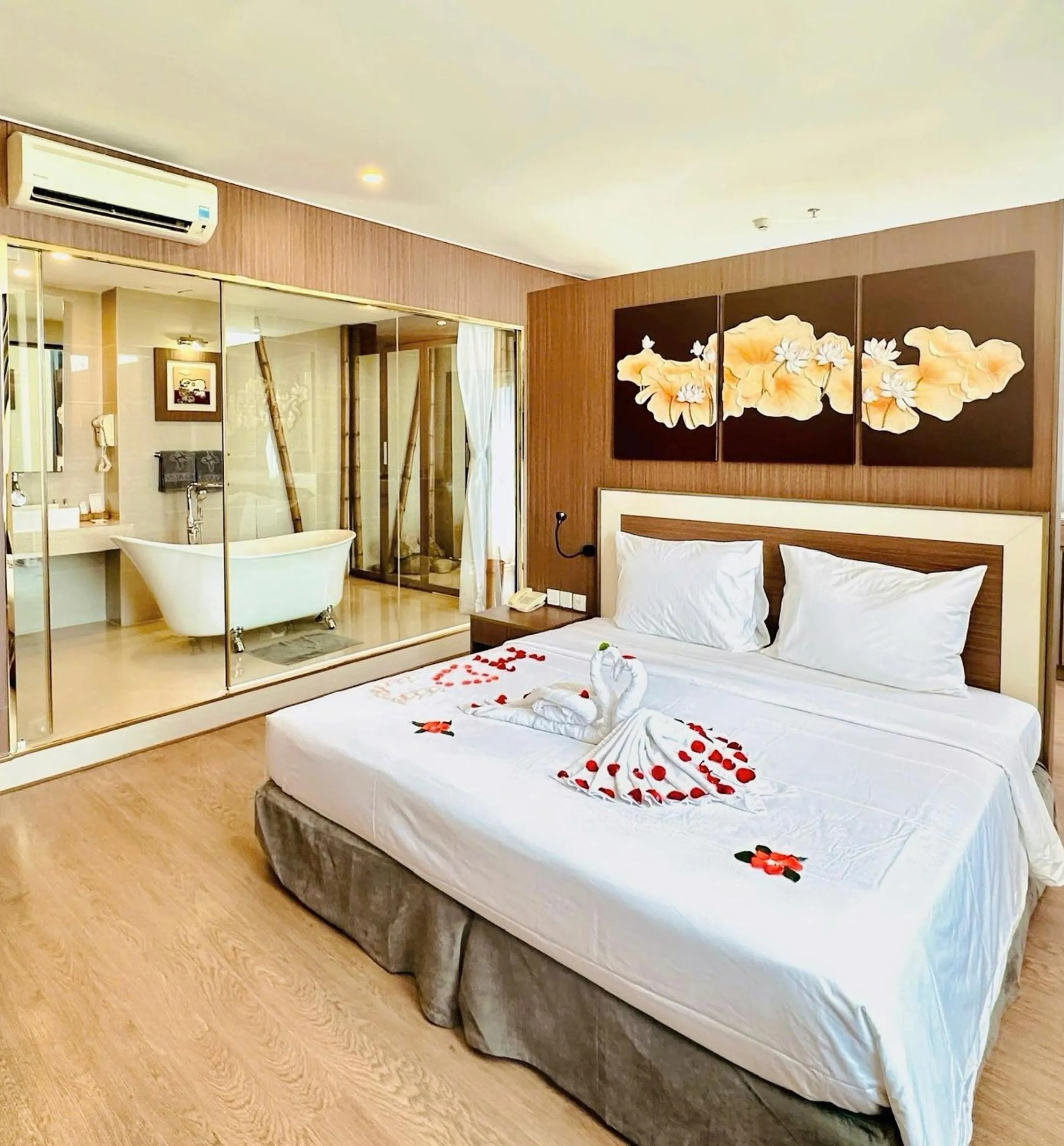 Photo of the whole room, Bed in An Vista Hotel