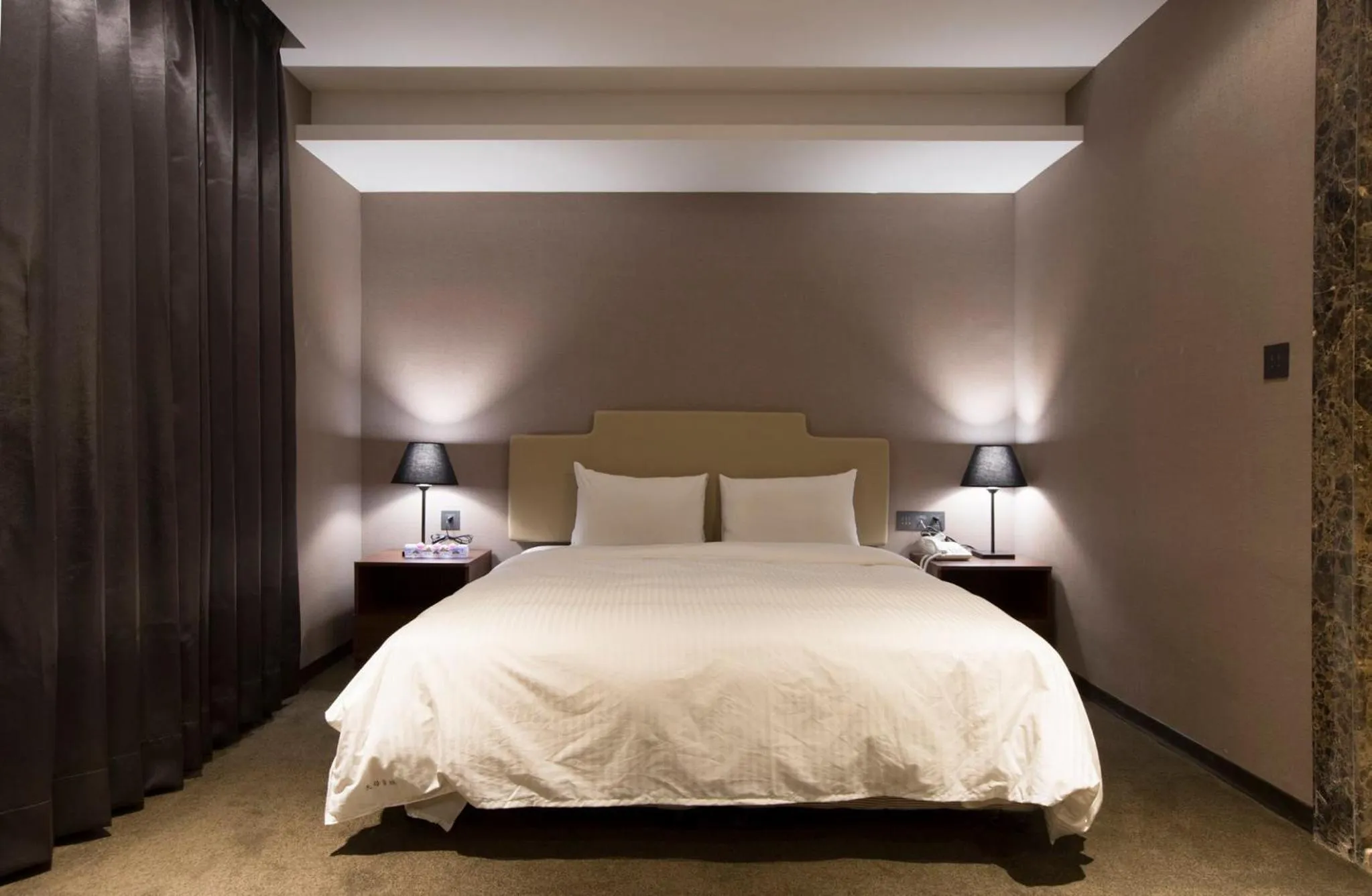 Bedroom, Bed in Noble Hotel