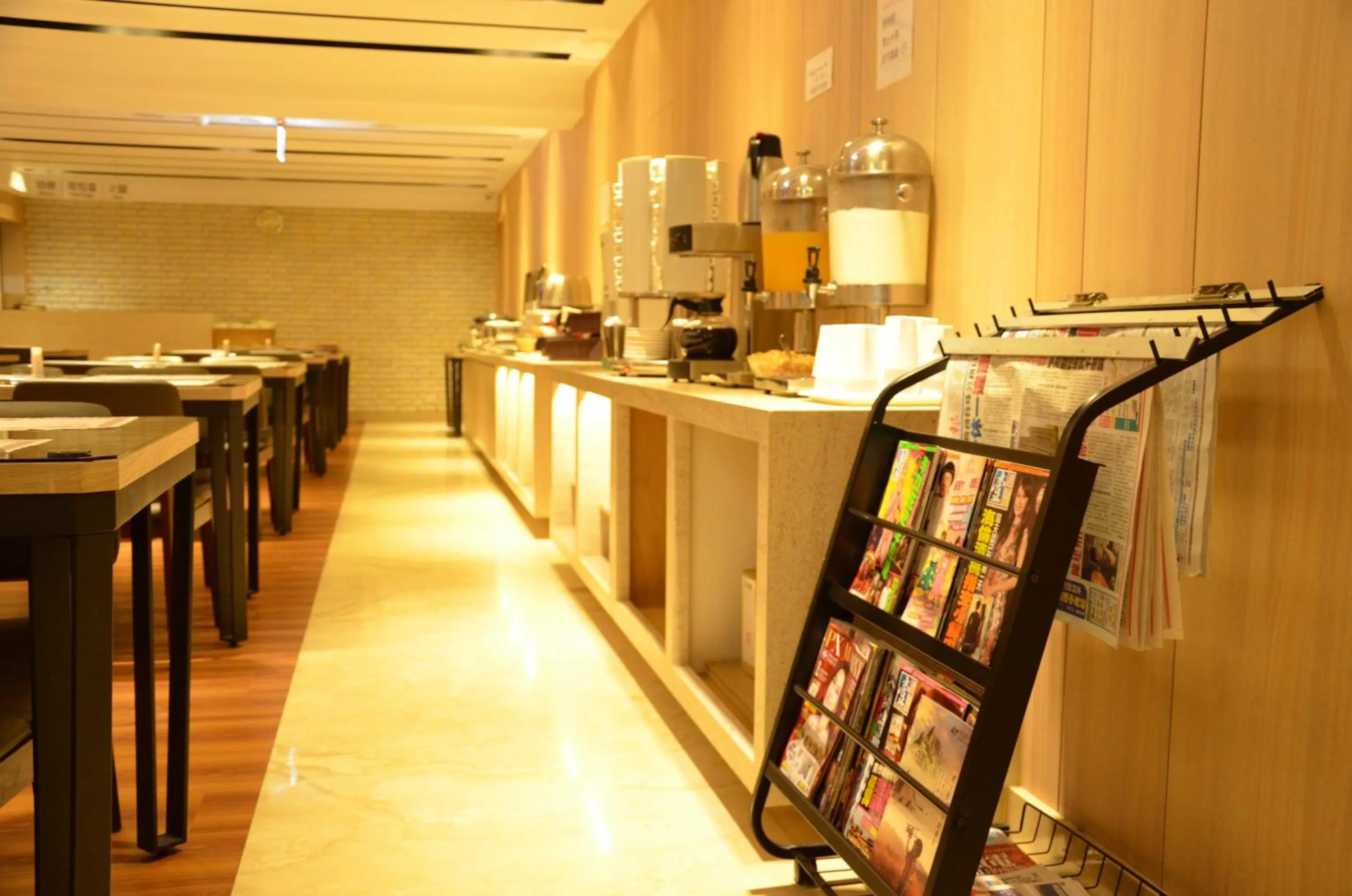 Restaurant/places to eat in Noble Hotel