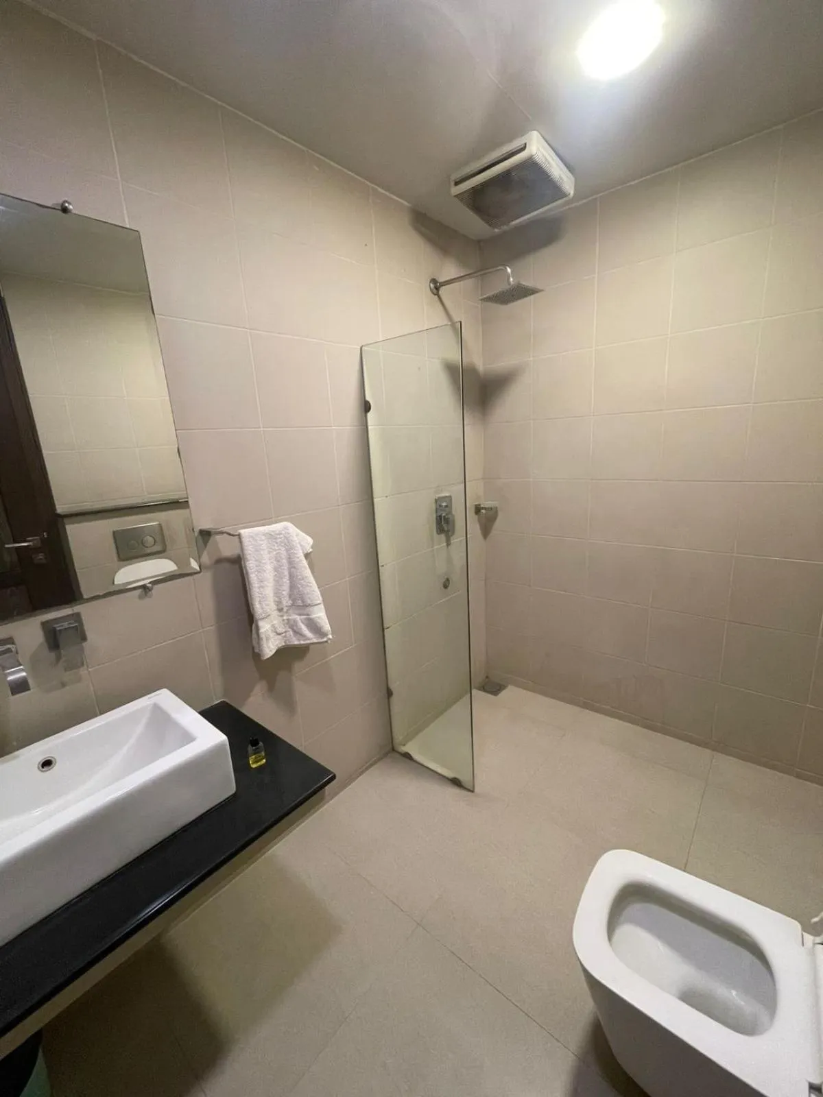 Bathroom in Cadillac Hotel