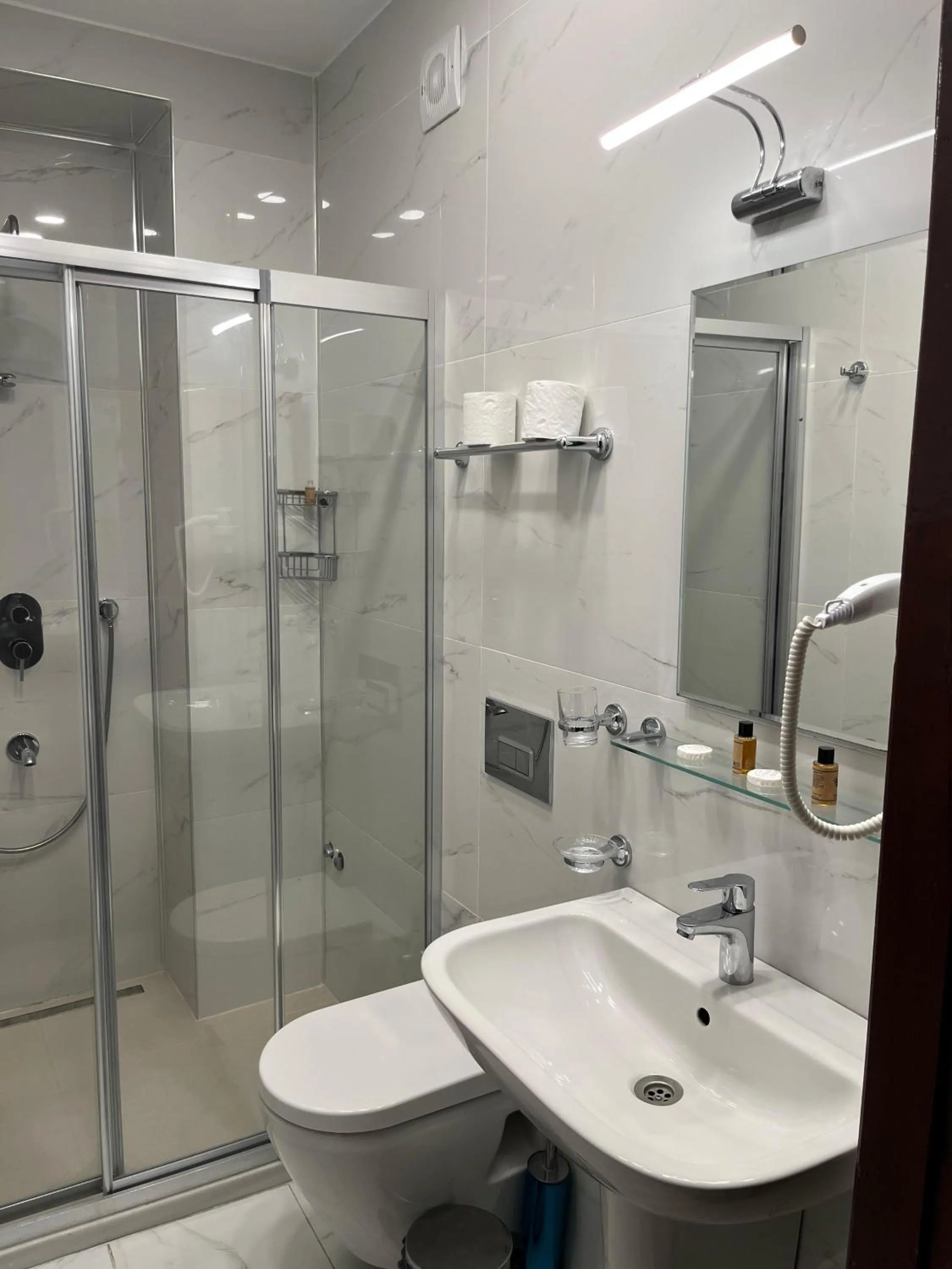 Shower in Adil Konak Hotel