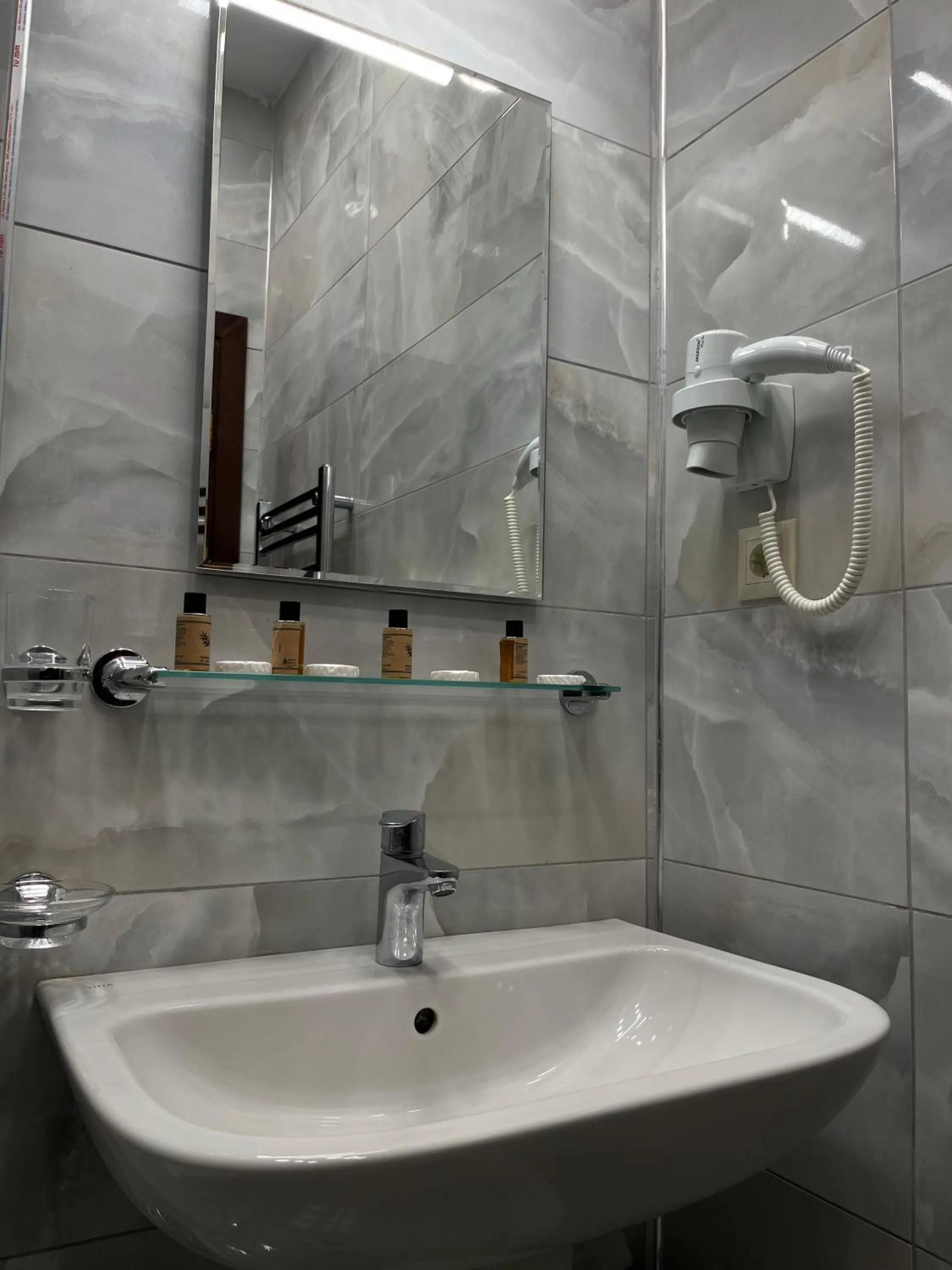 Shower in Adil Konak Hotel