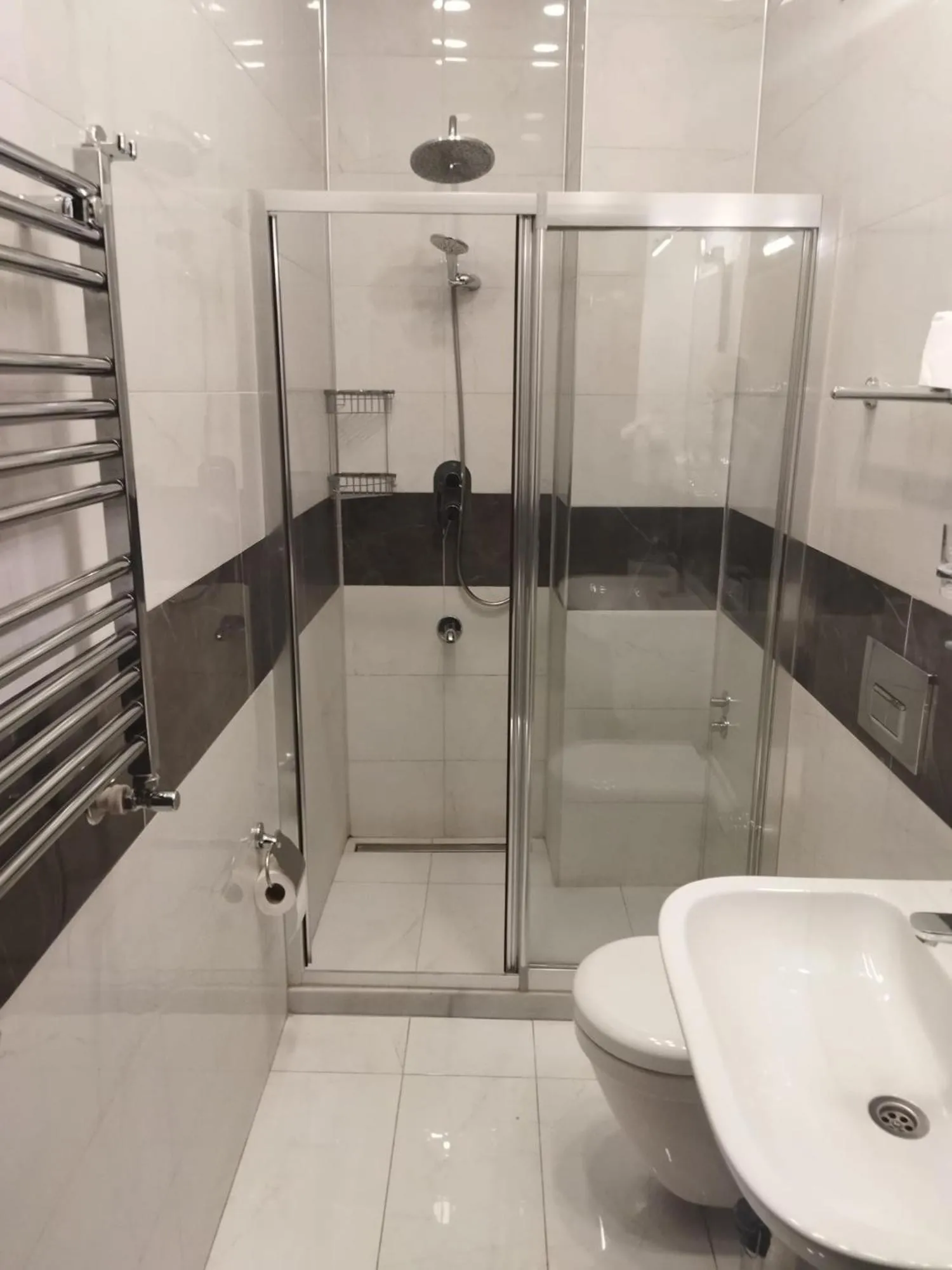 Shower in Adil Konak Hotel