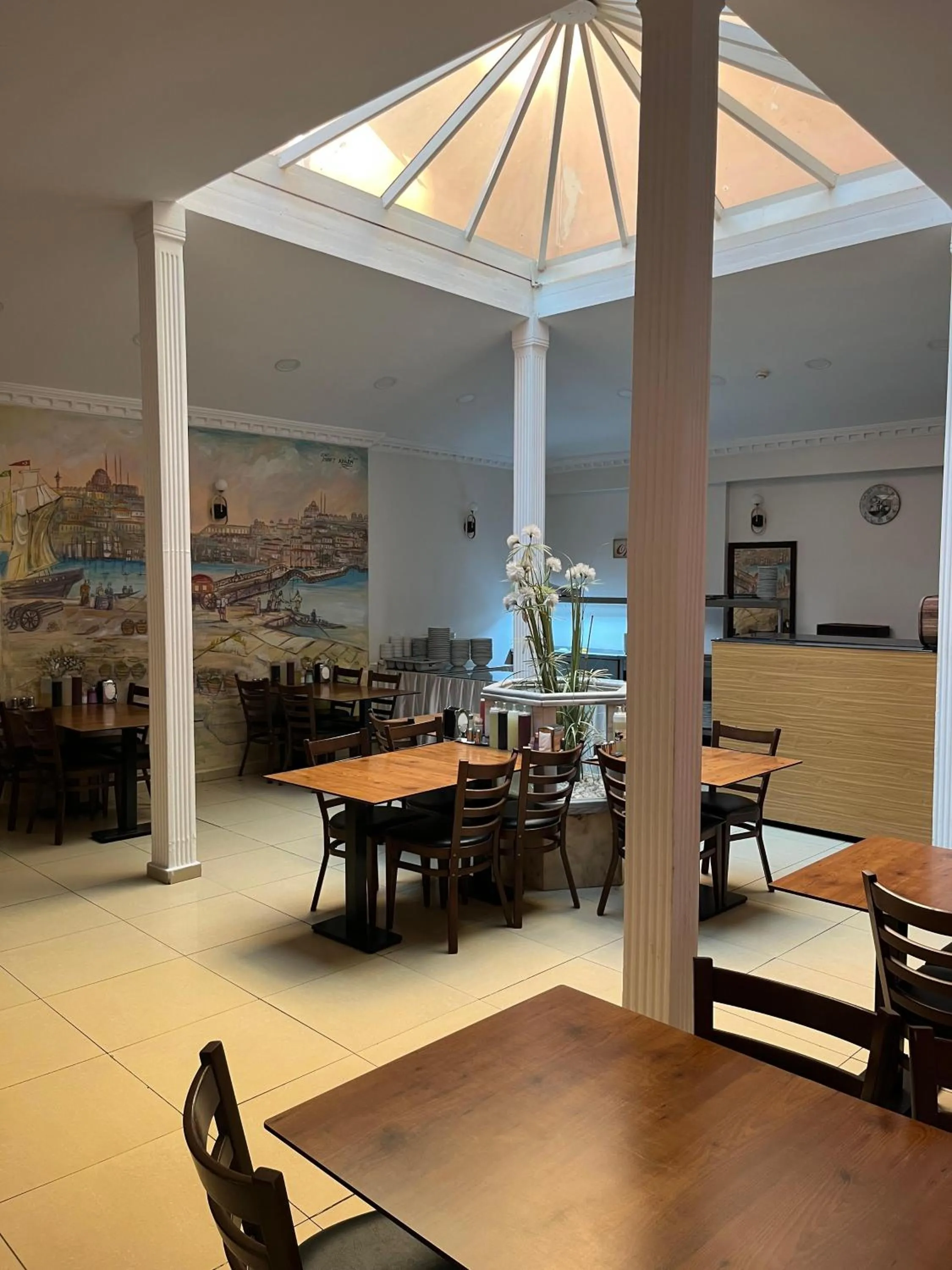Restaurant/places to eat in Adil Konak Hotel