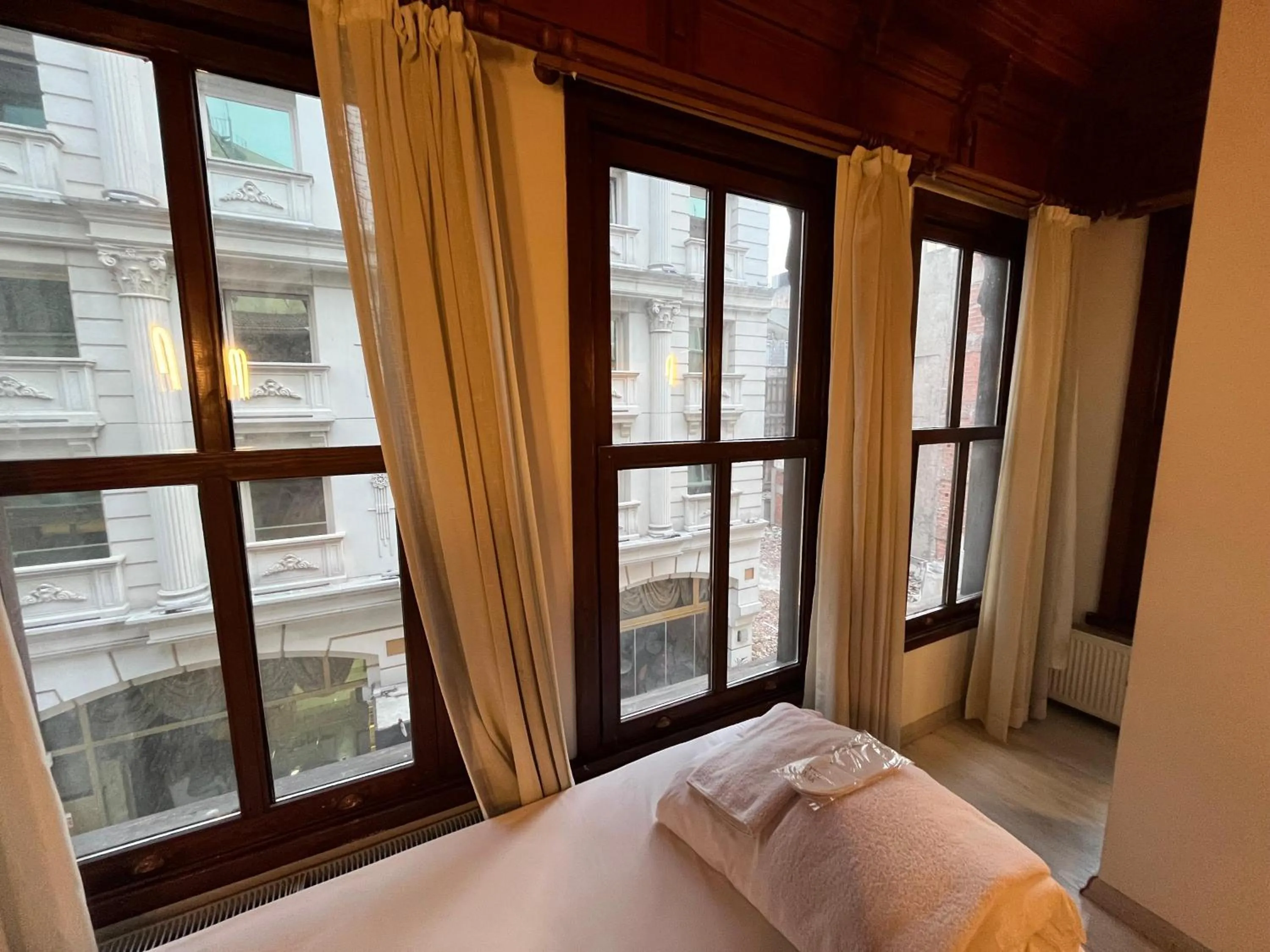 Bedroom, Bed in Adil Konak Hotel