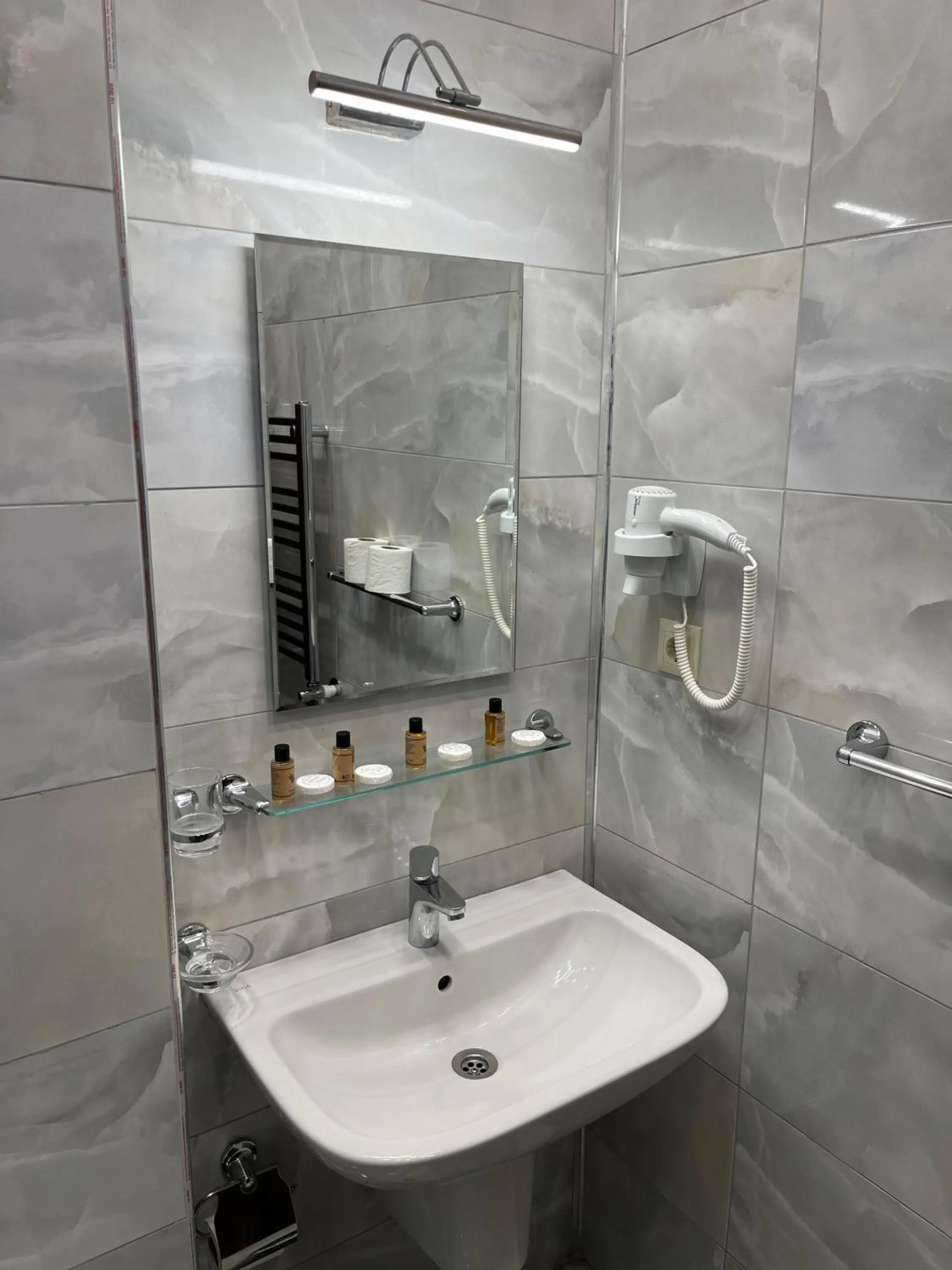 Shower in Adil Konak Hotel