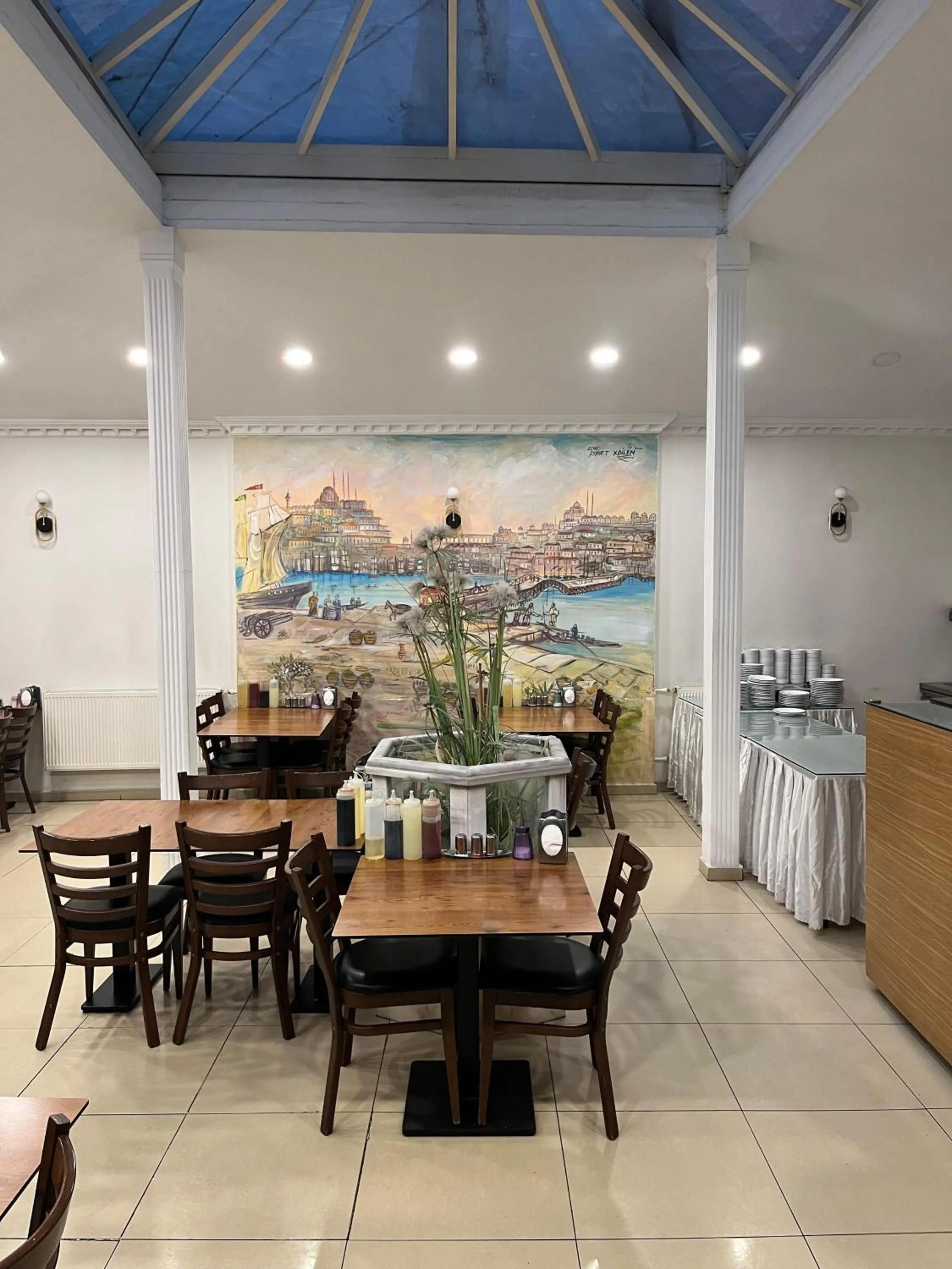 Restaurant/places to eat in Adil Konak Hotel