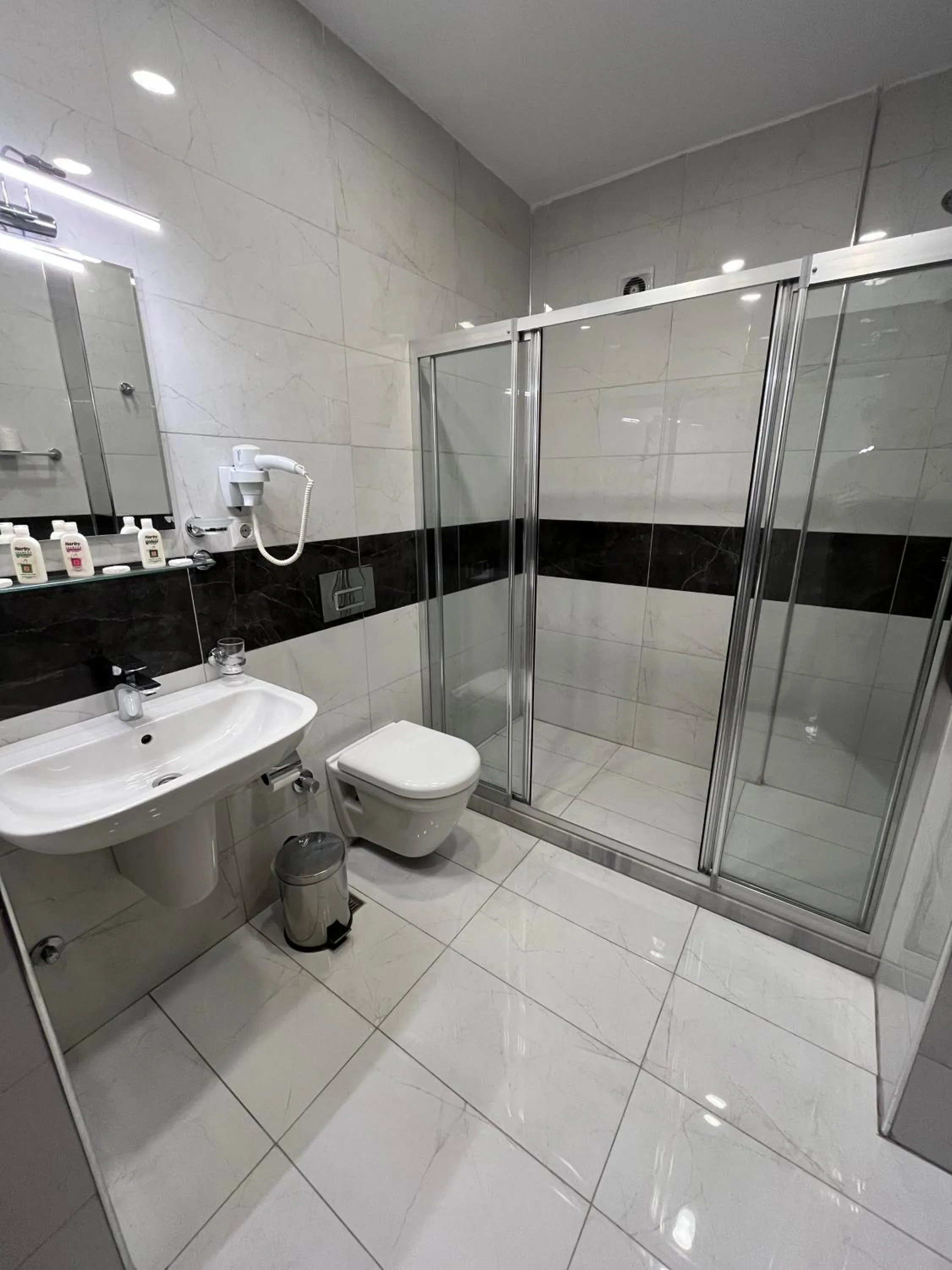 Shower in Adil Konak Hotel
