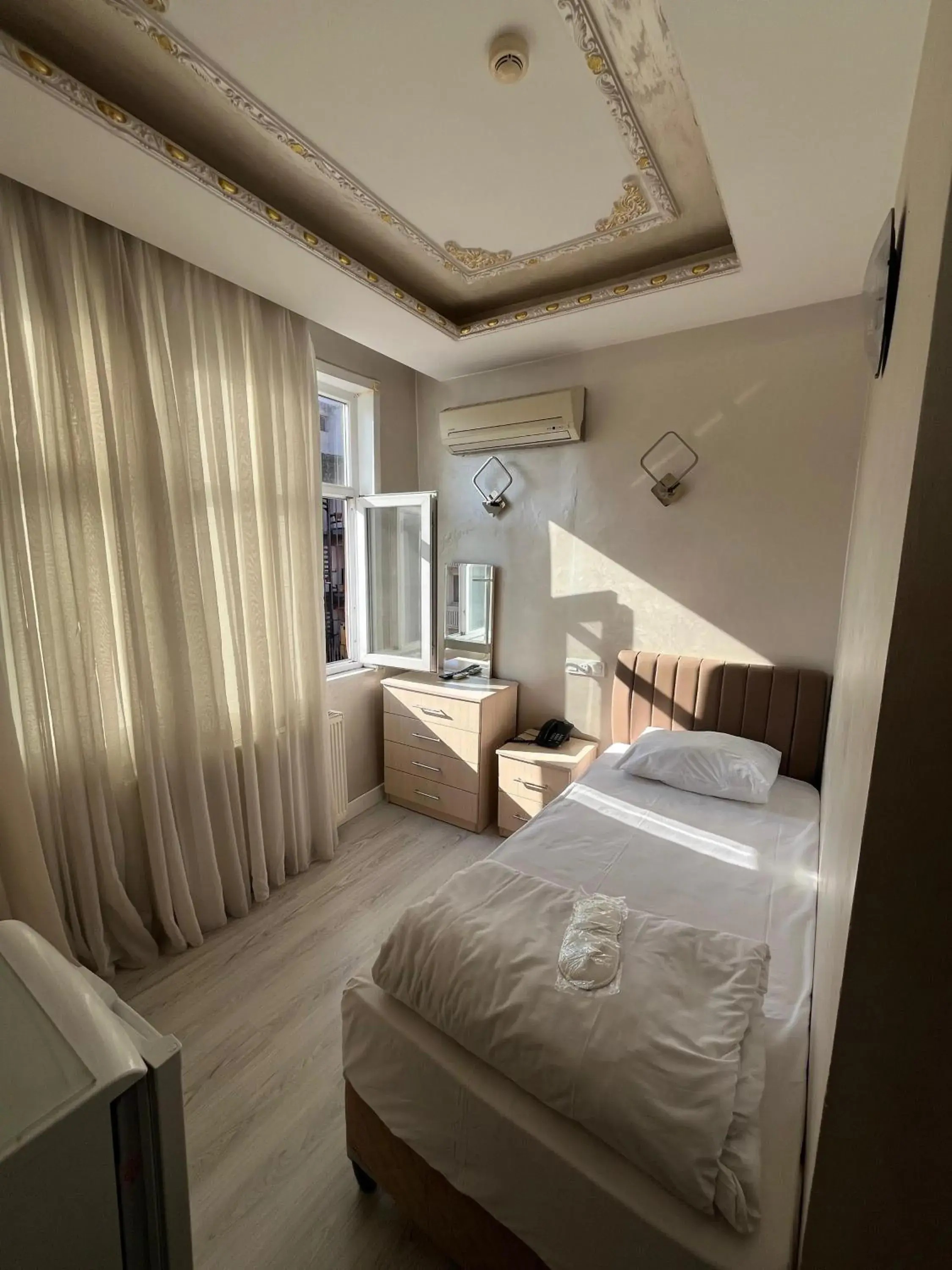 Standard Single Room - single occupancy in Adil Konak Hotel Standard Single Room - single occupancy in Adil Konak Hotel