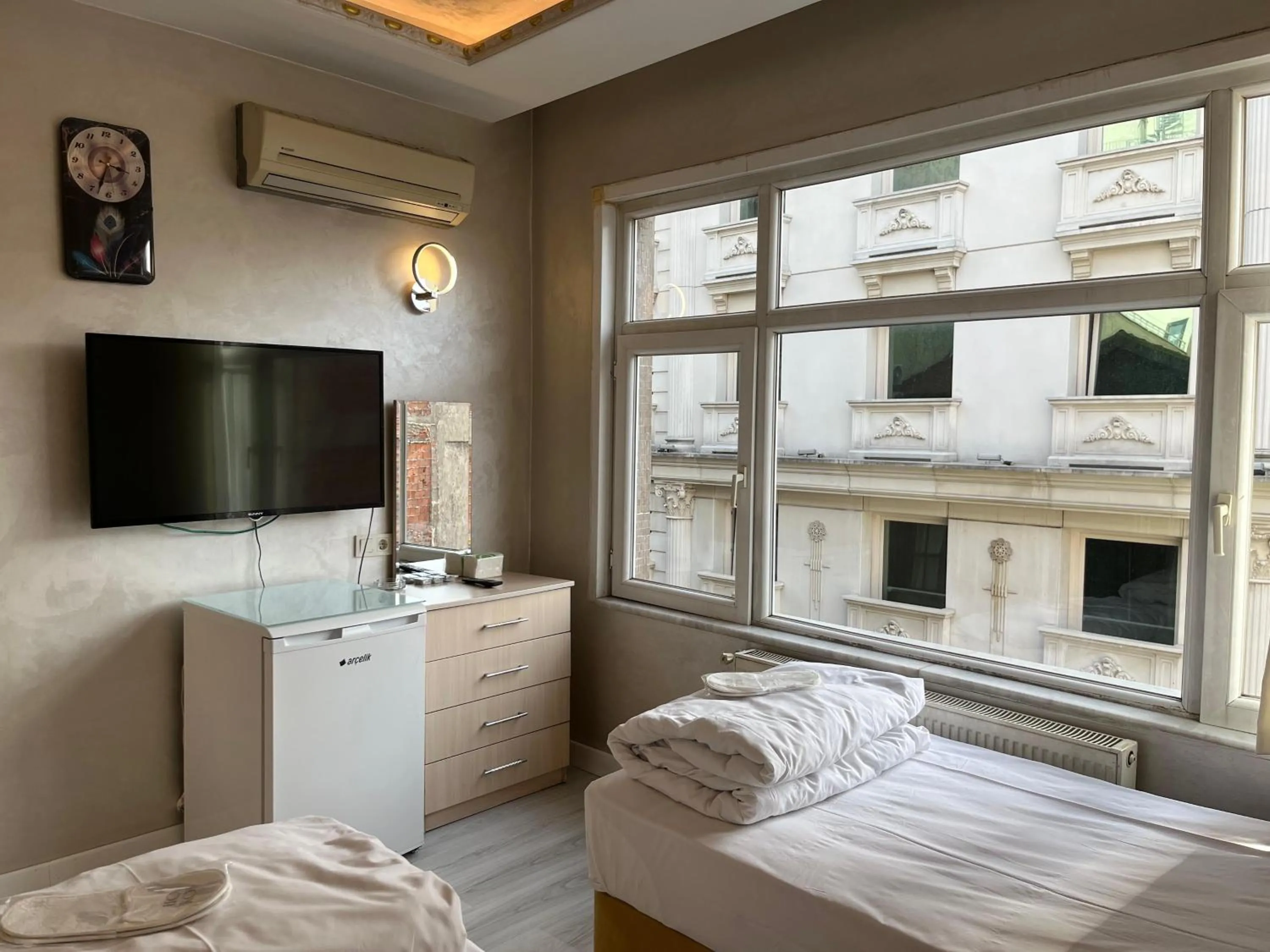 TV and multimedia, Bed in Adil Konak Hotel