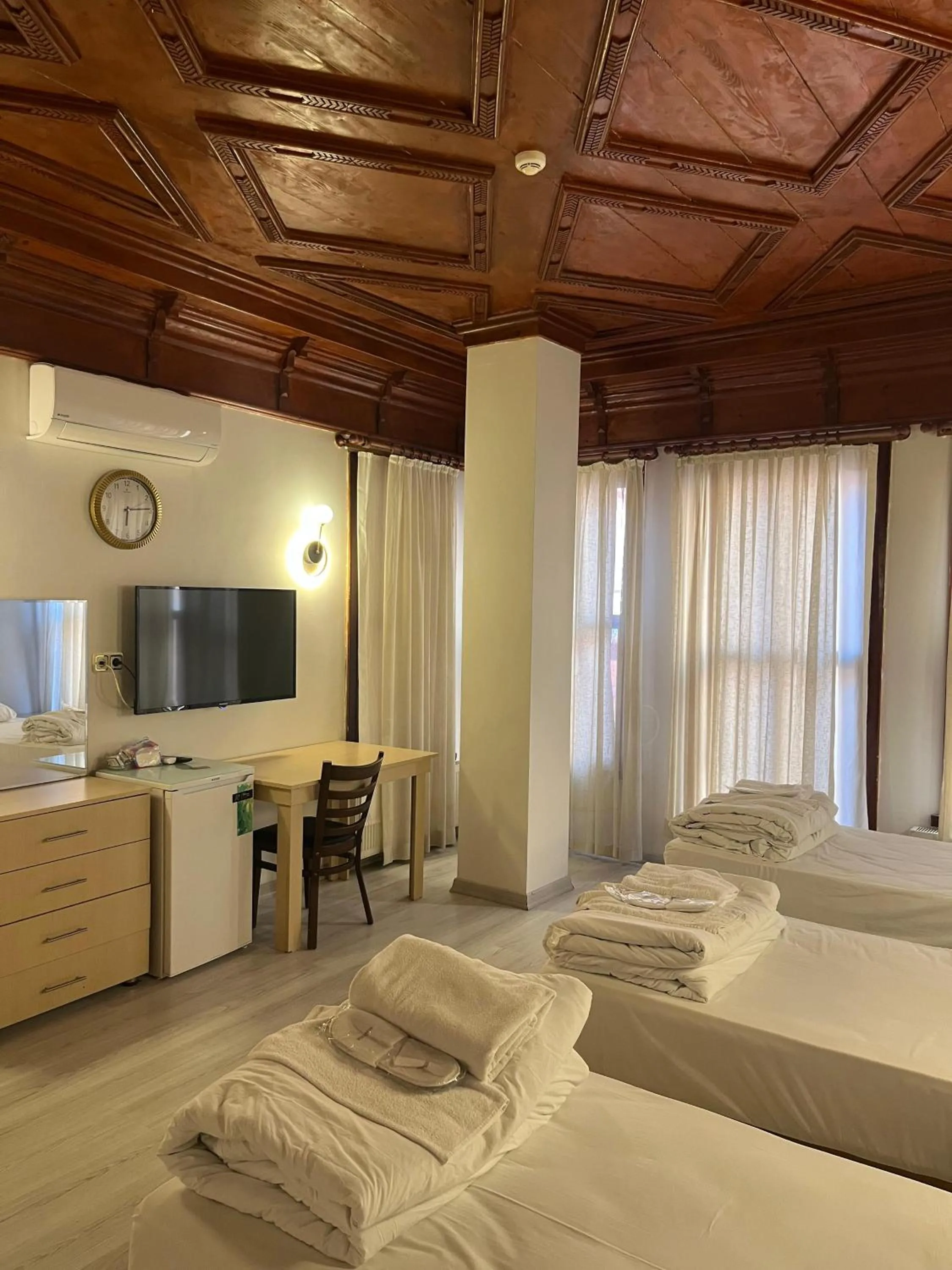 TV and multimedia, Bed in Adil Konak Hotel