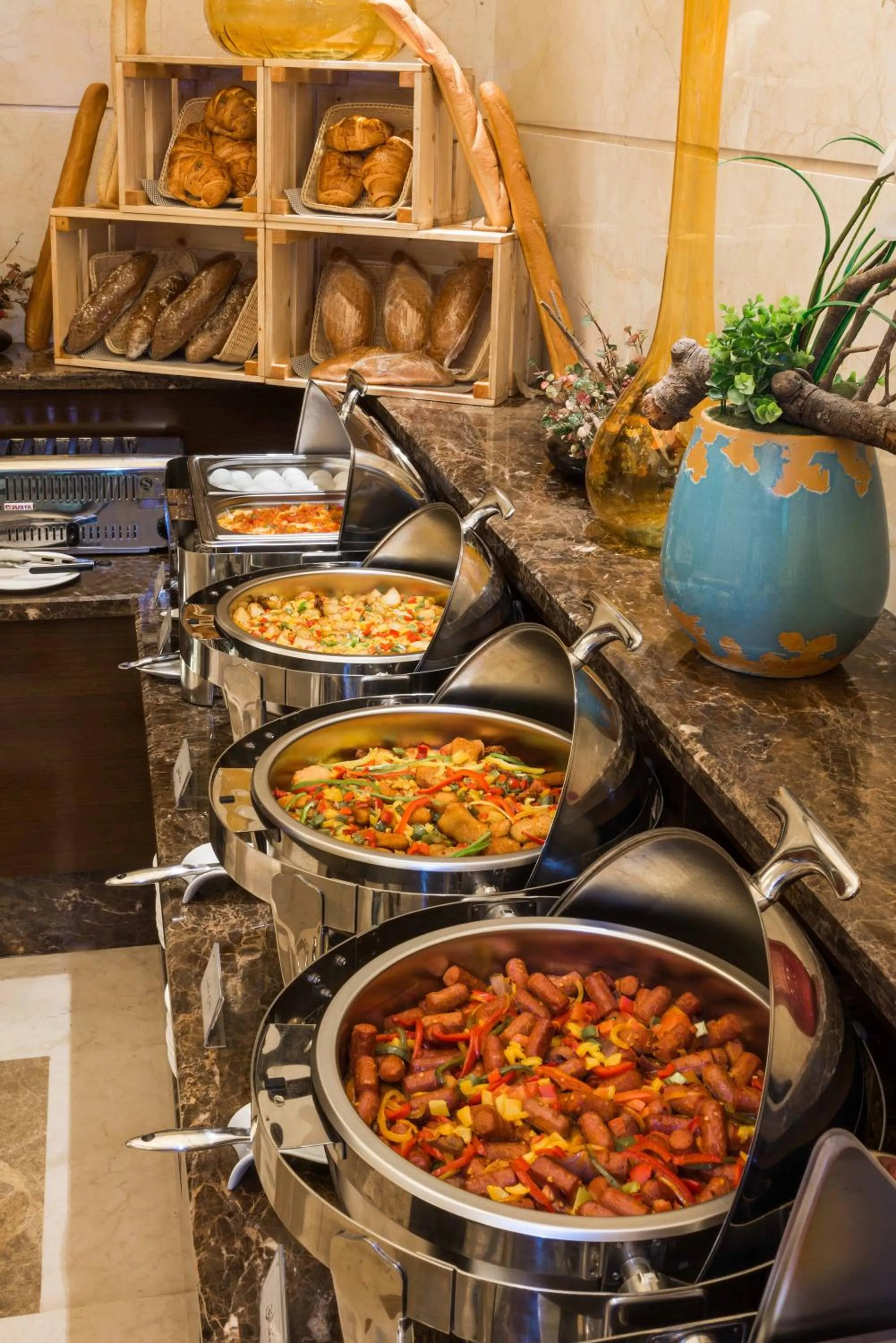 Buffet breakfast in Boudl Mahayel Aseer