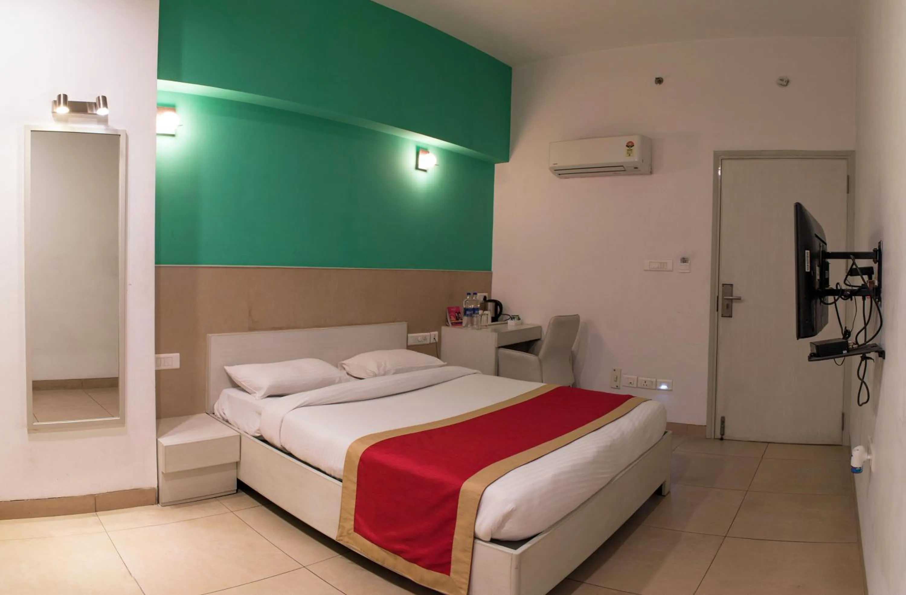 Bedroom, Bed in The Opal