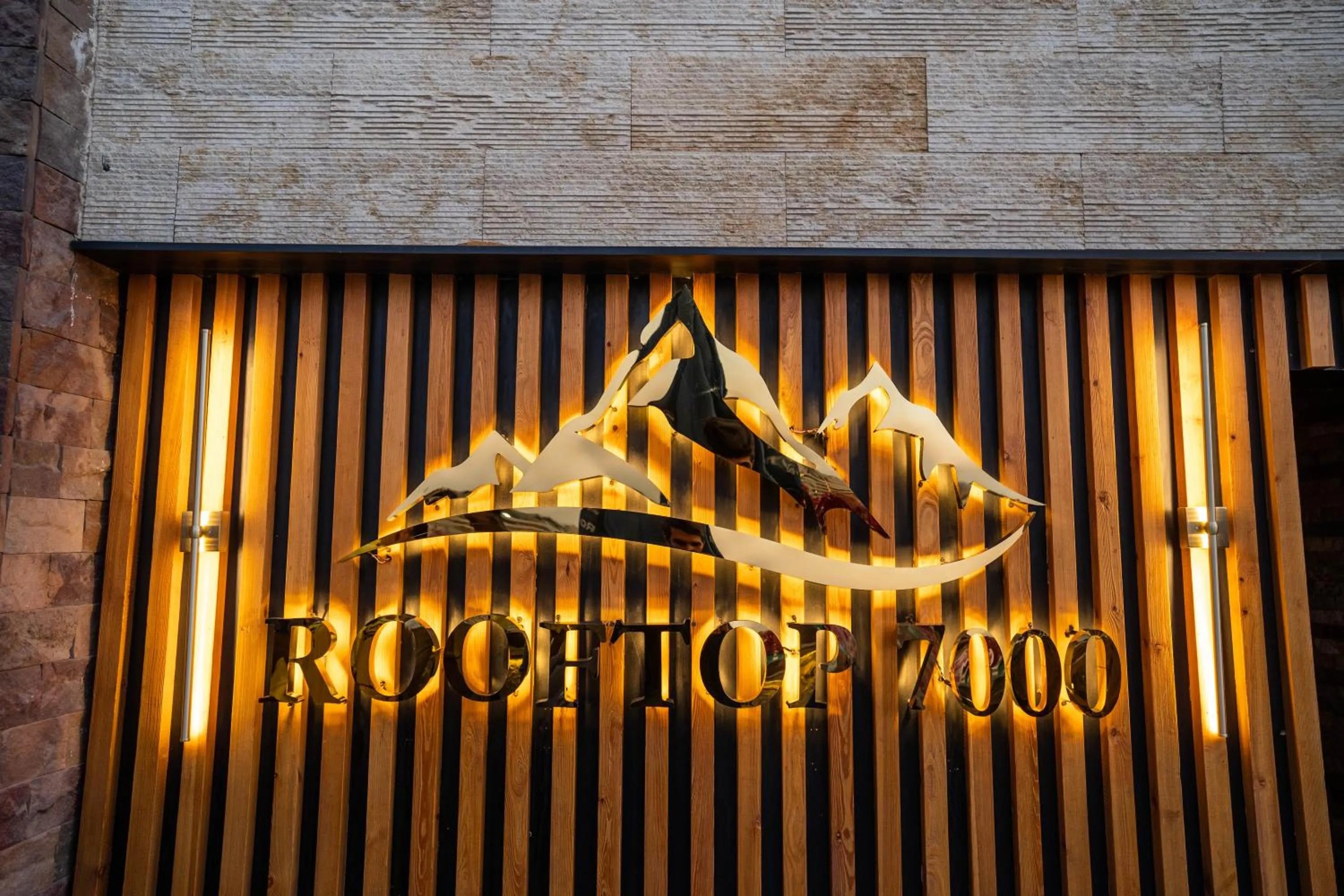 Logo/Certificate/Sign in Great Pyramid Inn