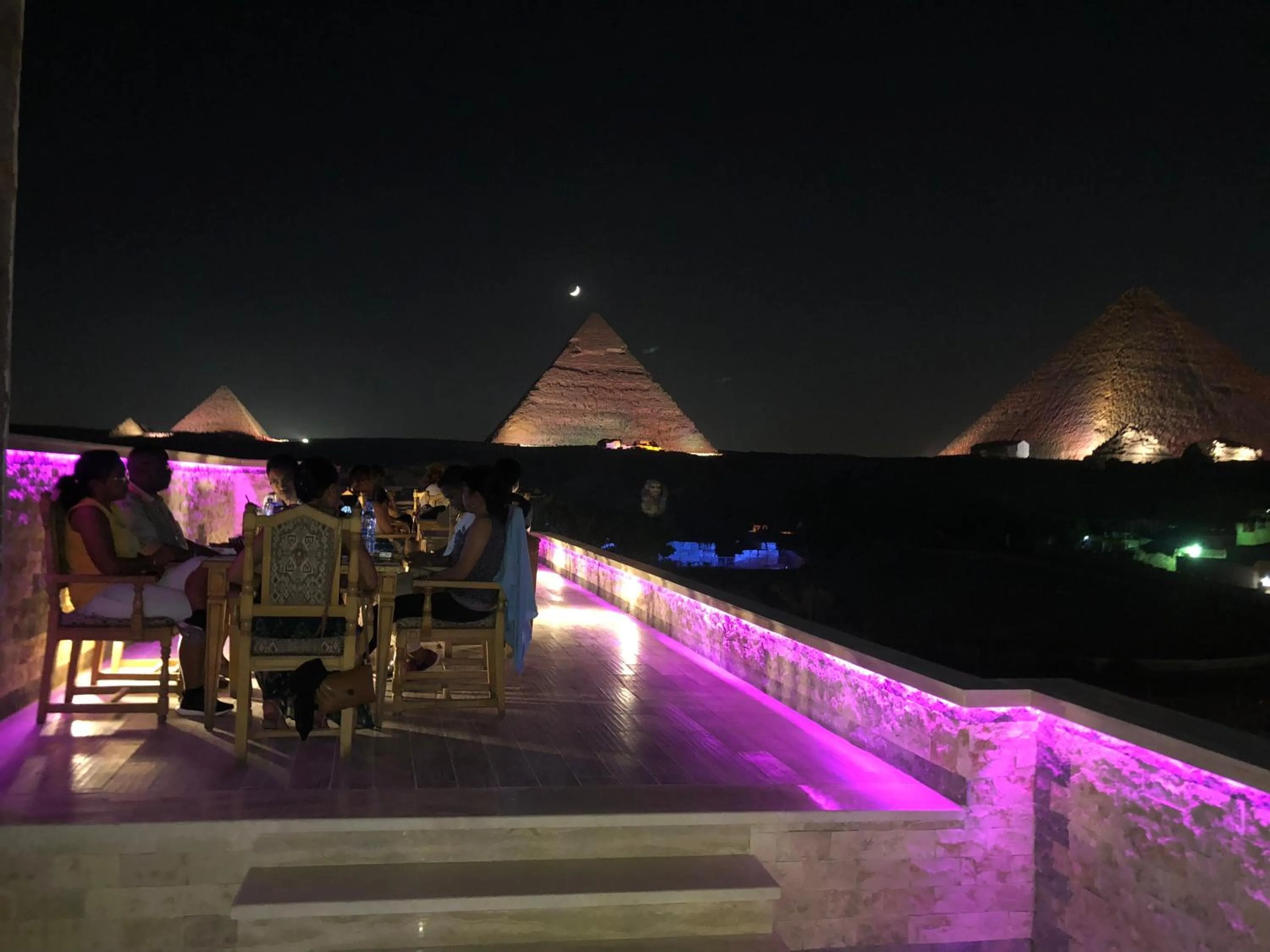 Restaurant/places to eat in Great Pyramid Inn