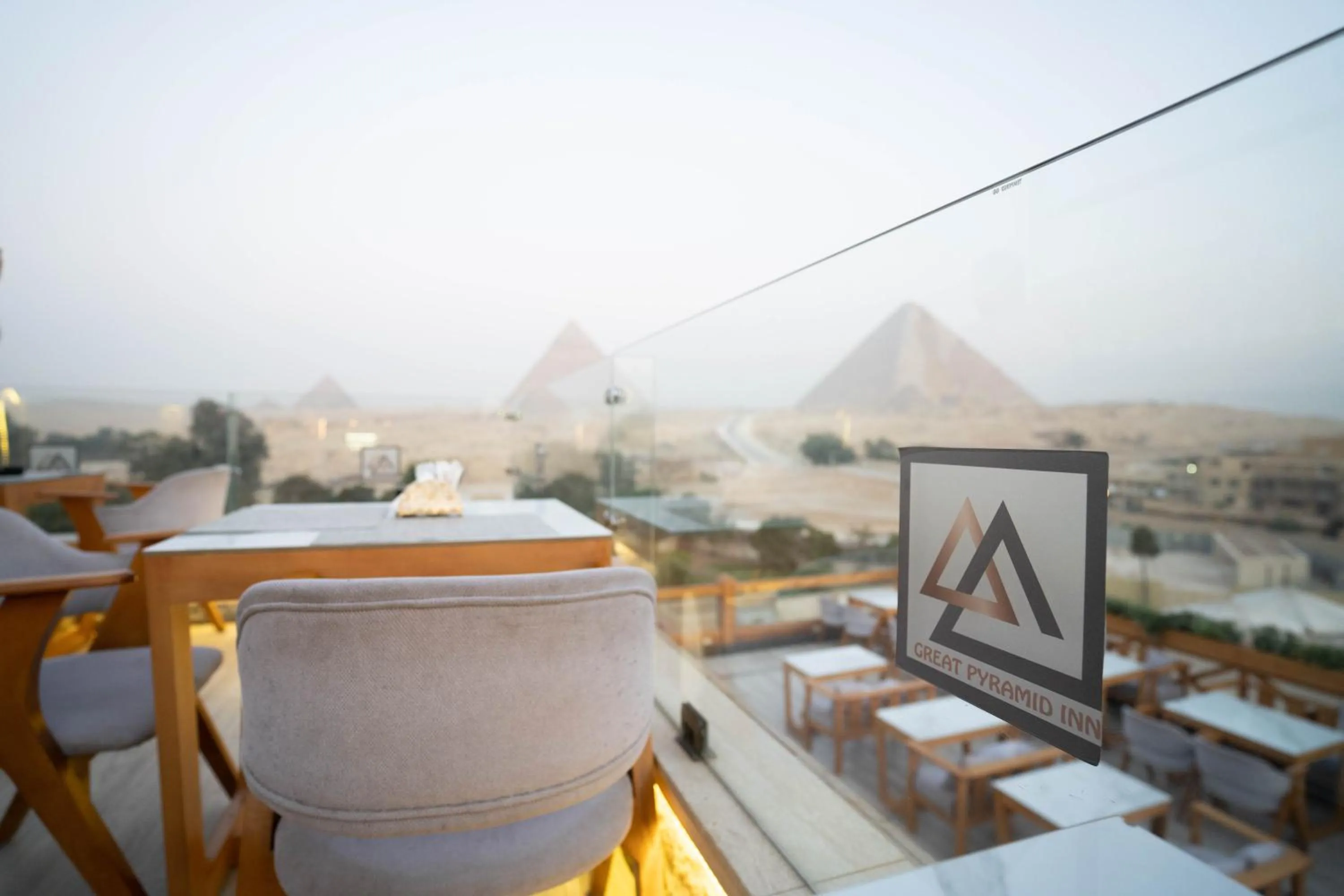 Restaurant/places to eat in Great Pyramid Inn