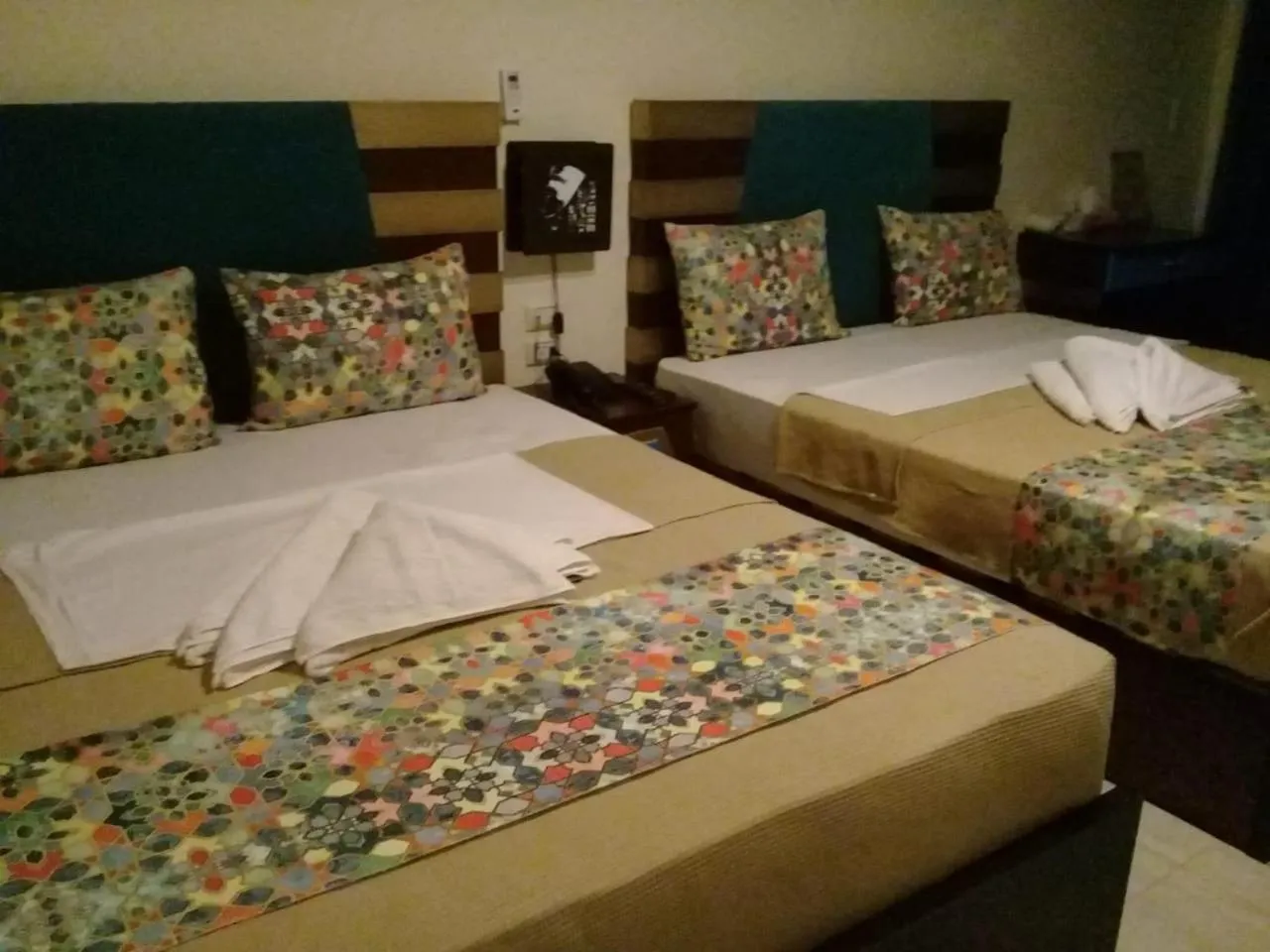 Bedroom, Bed in Great Pyramid Inn