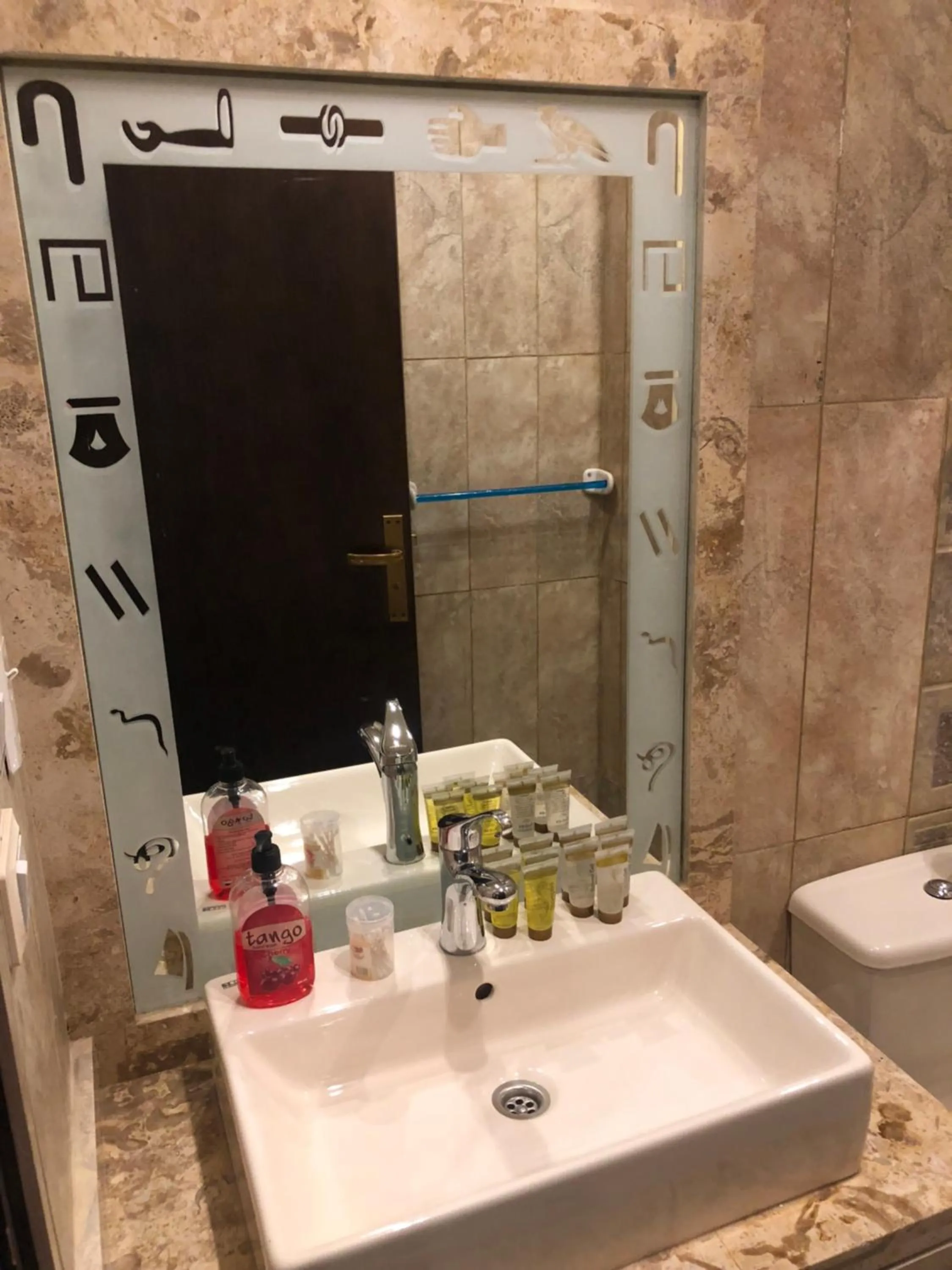 Bathroom in Great Pyramid Inn