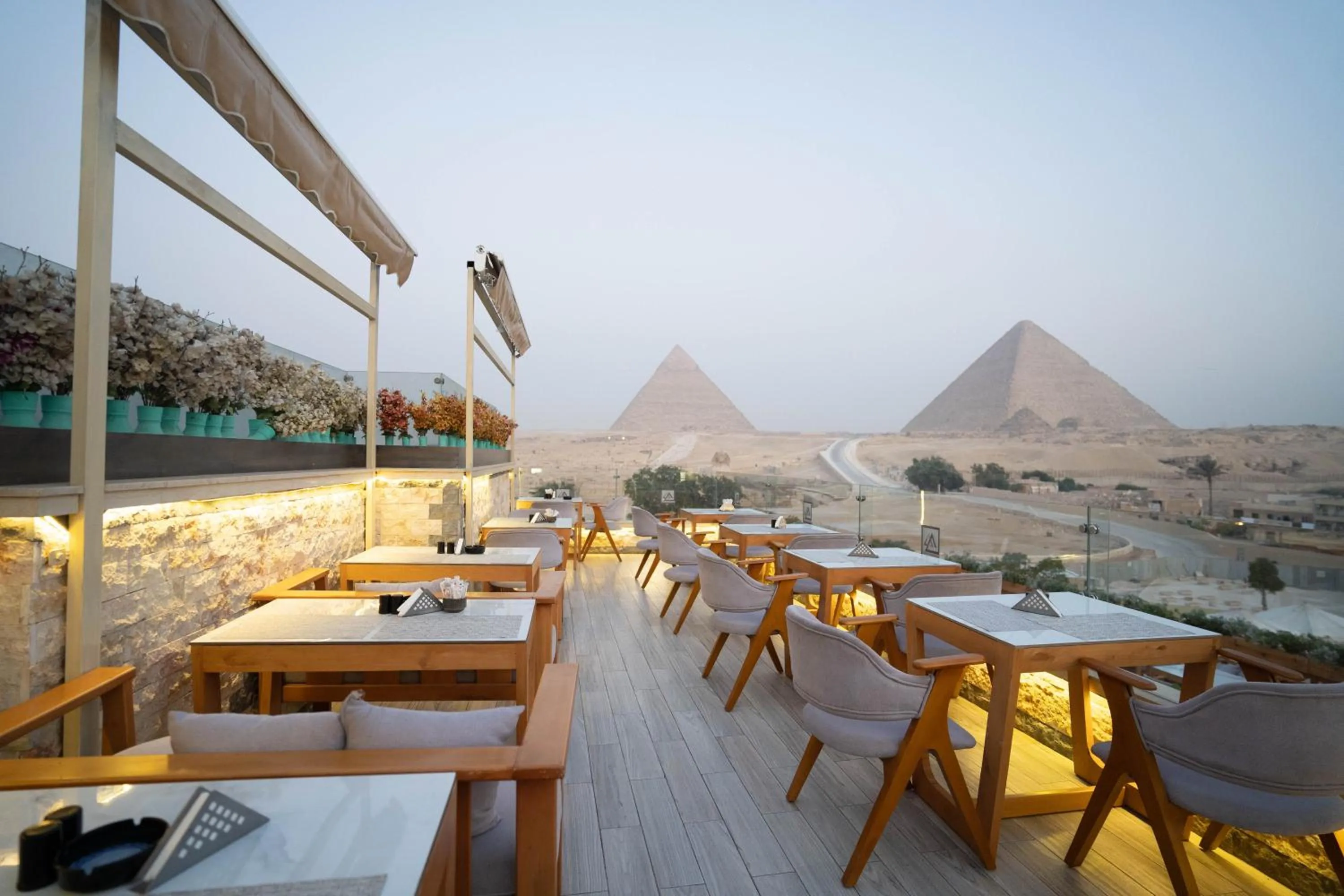 Restaurant/places to eat in Great Pyramid Inn