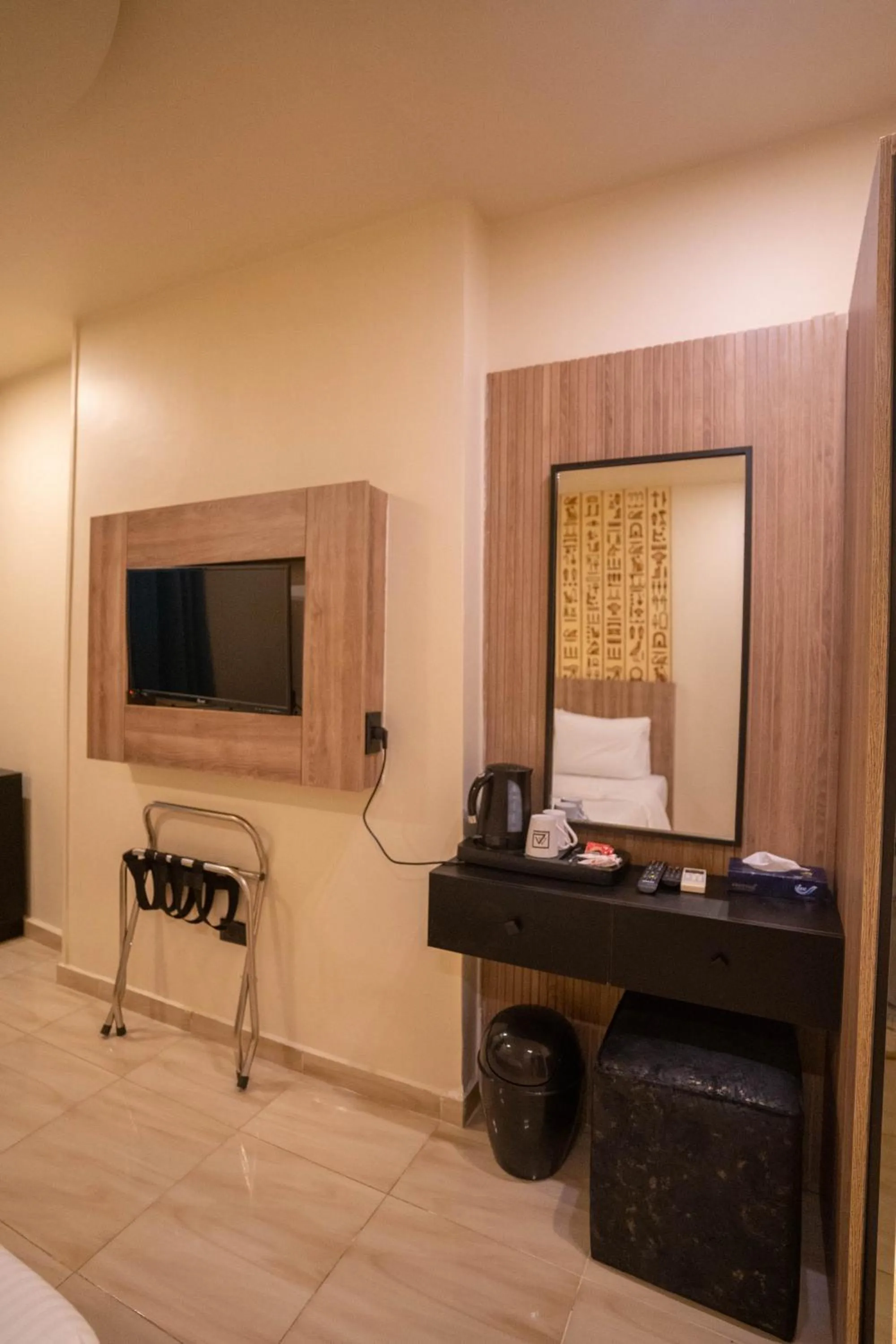 Bed in Great Pyramid Inn