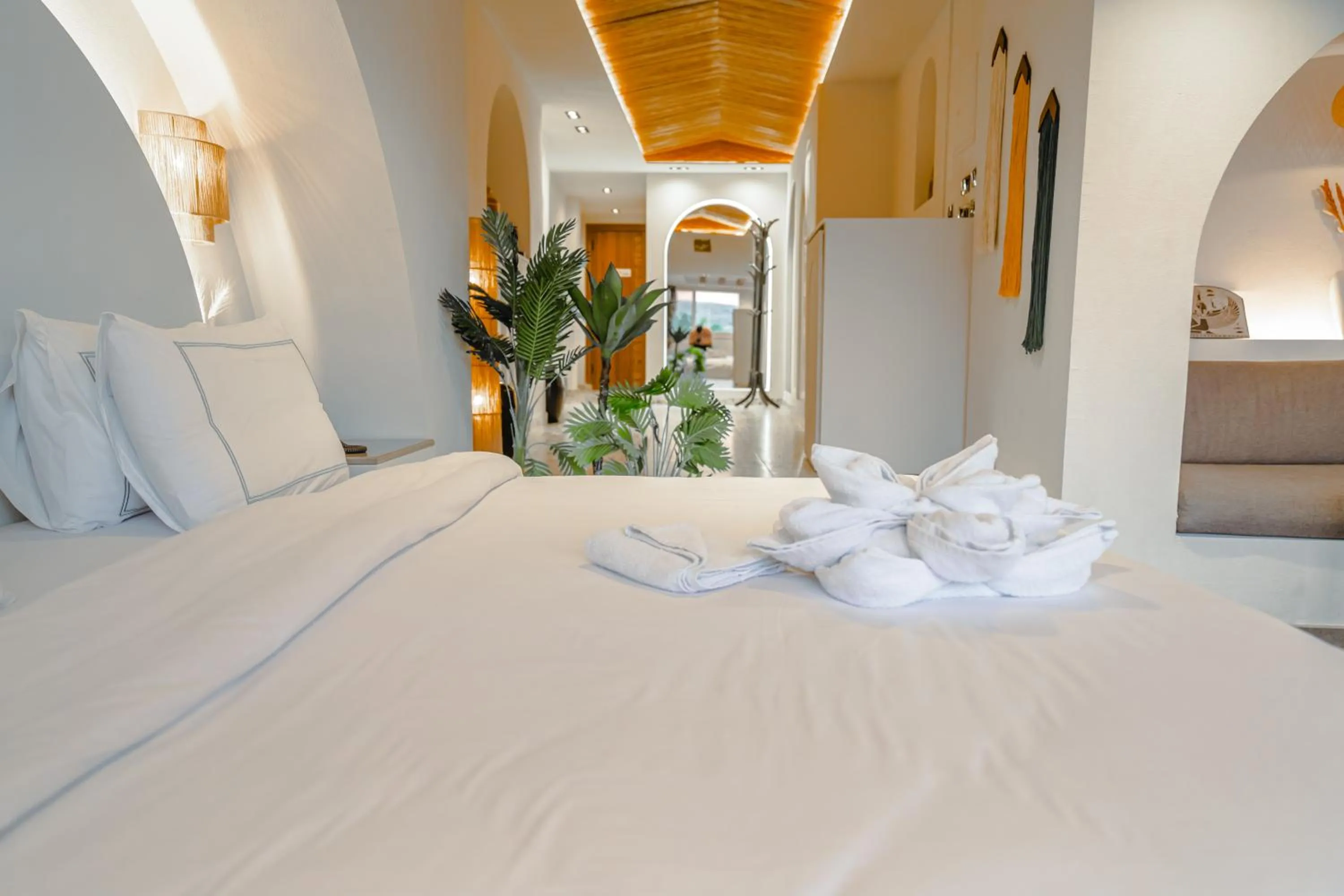 Bedroom, Bed in Great Pyramid Inn