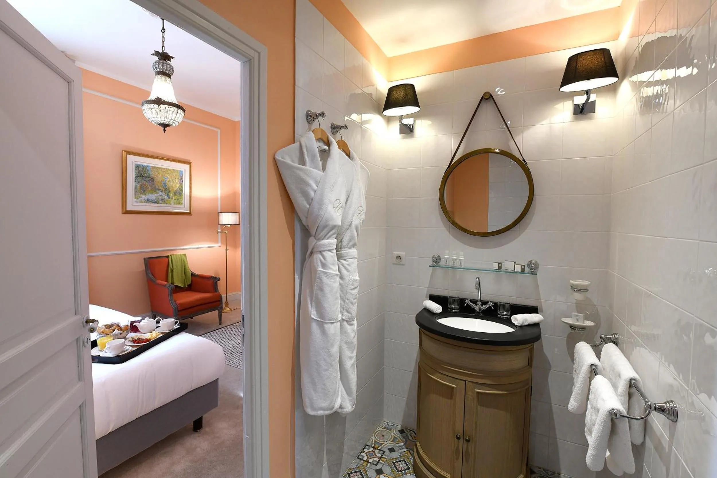 Property building, Bed in Grand Hôtel Henri - Teritoria