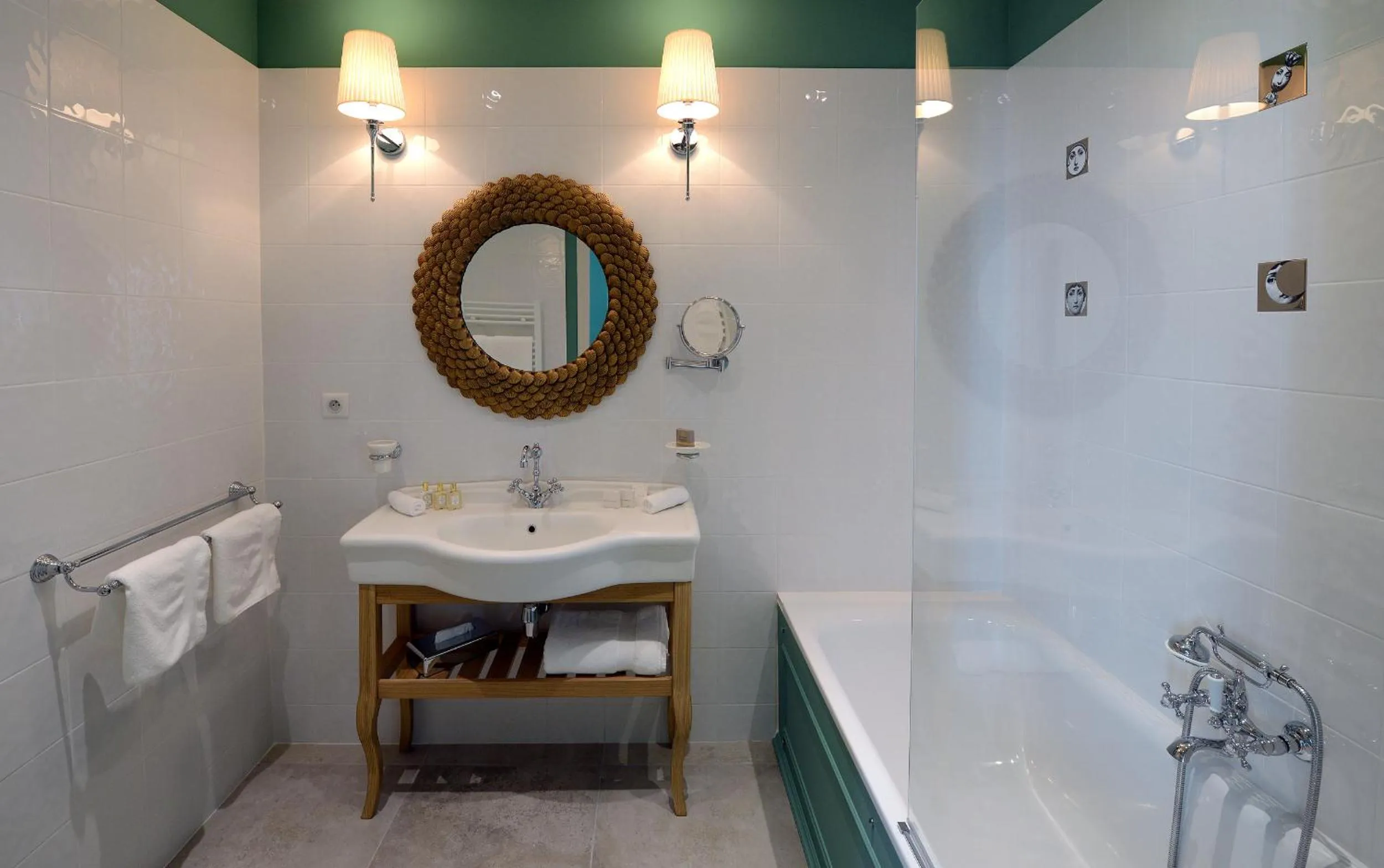 Bathroom in Grand Hôtel Henri - Teritoria