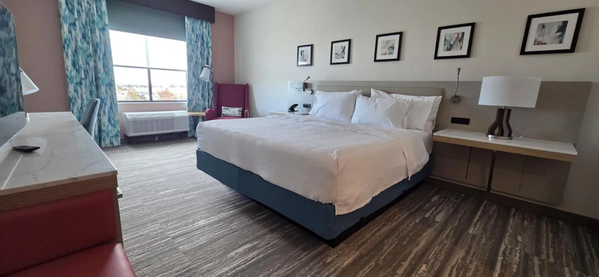 Bed in Hilton Garden Inn Hutchinson