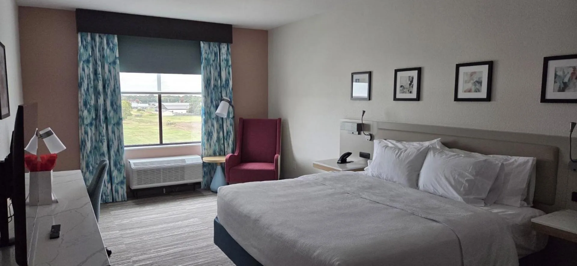 Bed in Hilton Garden Inn Hutchinson