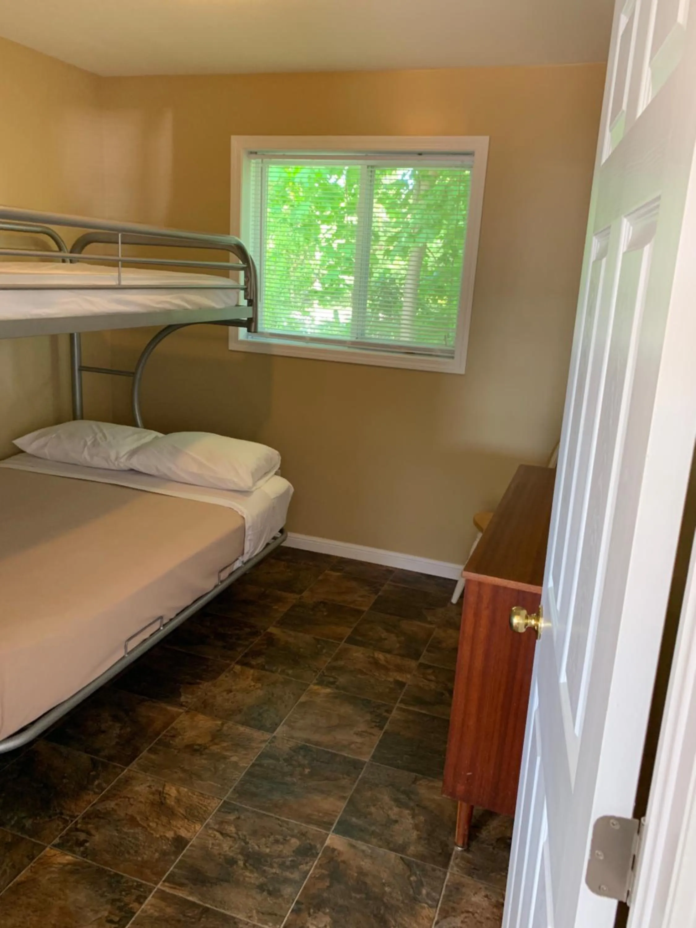 bunk bed in Wu Wu's Cabins