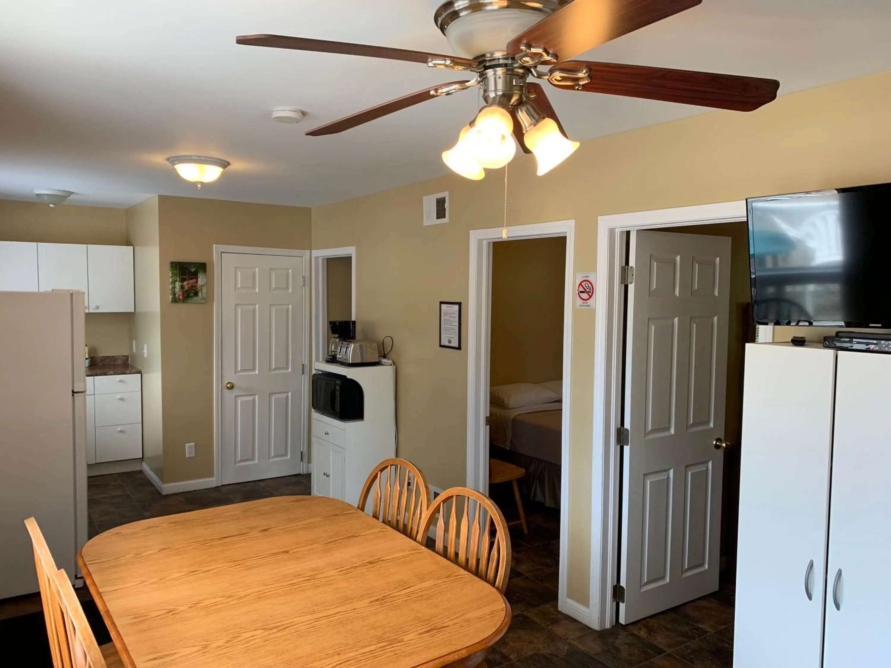 Dining area in Wu Wu's Cabins