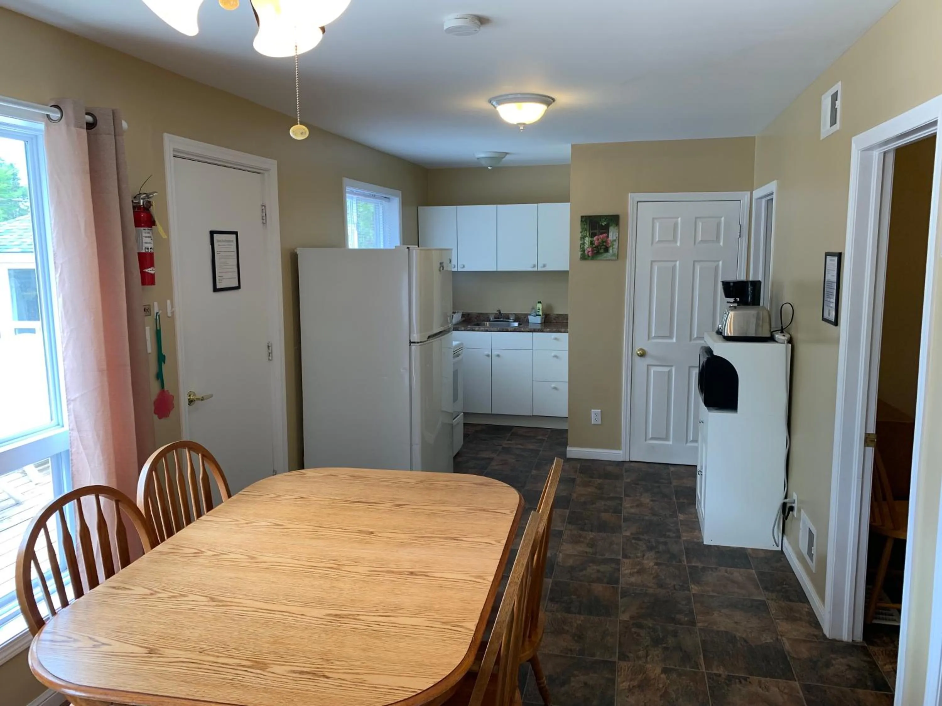 Kitchen or kitchenette in Wu Wu's Cabins