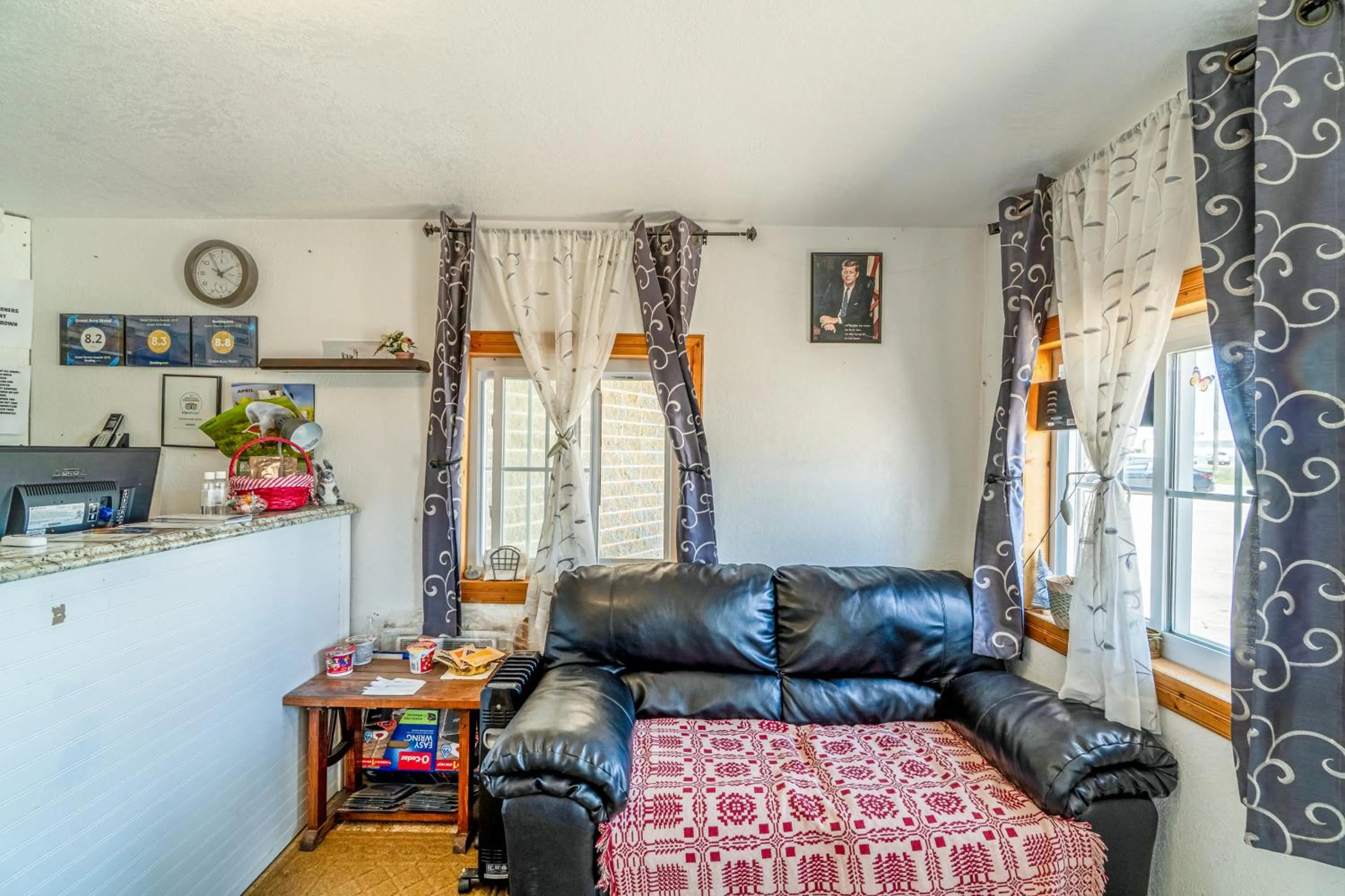 Lobby or reception in Green Acre Motel by OYO Near Rush County Airport