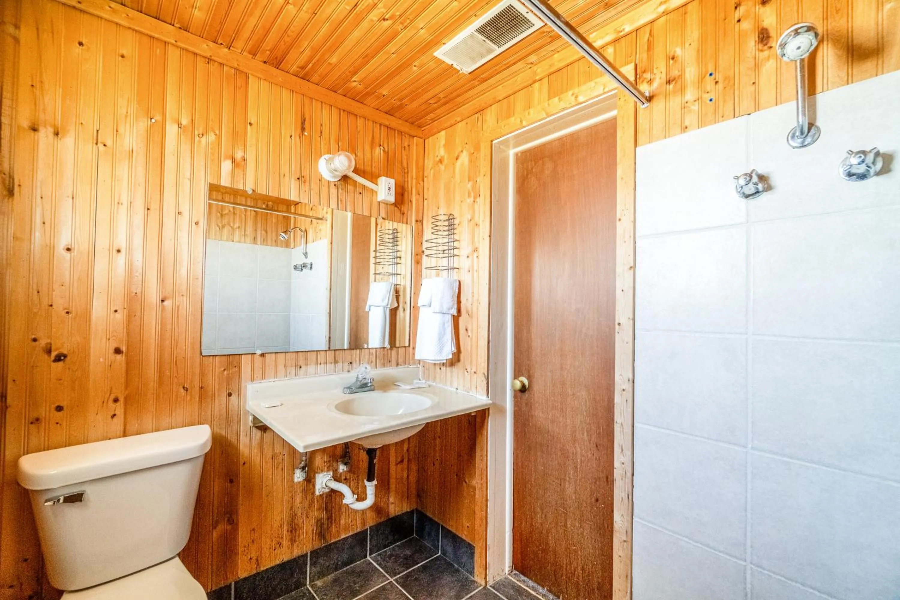 Bathroom in Green Acre Motel by OYO Near Rush County Airport