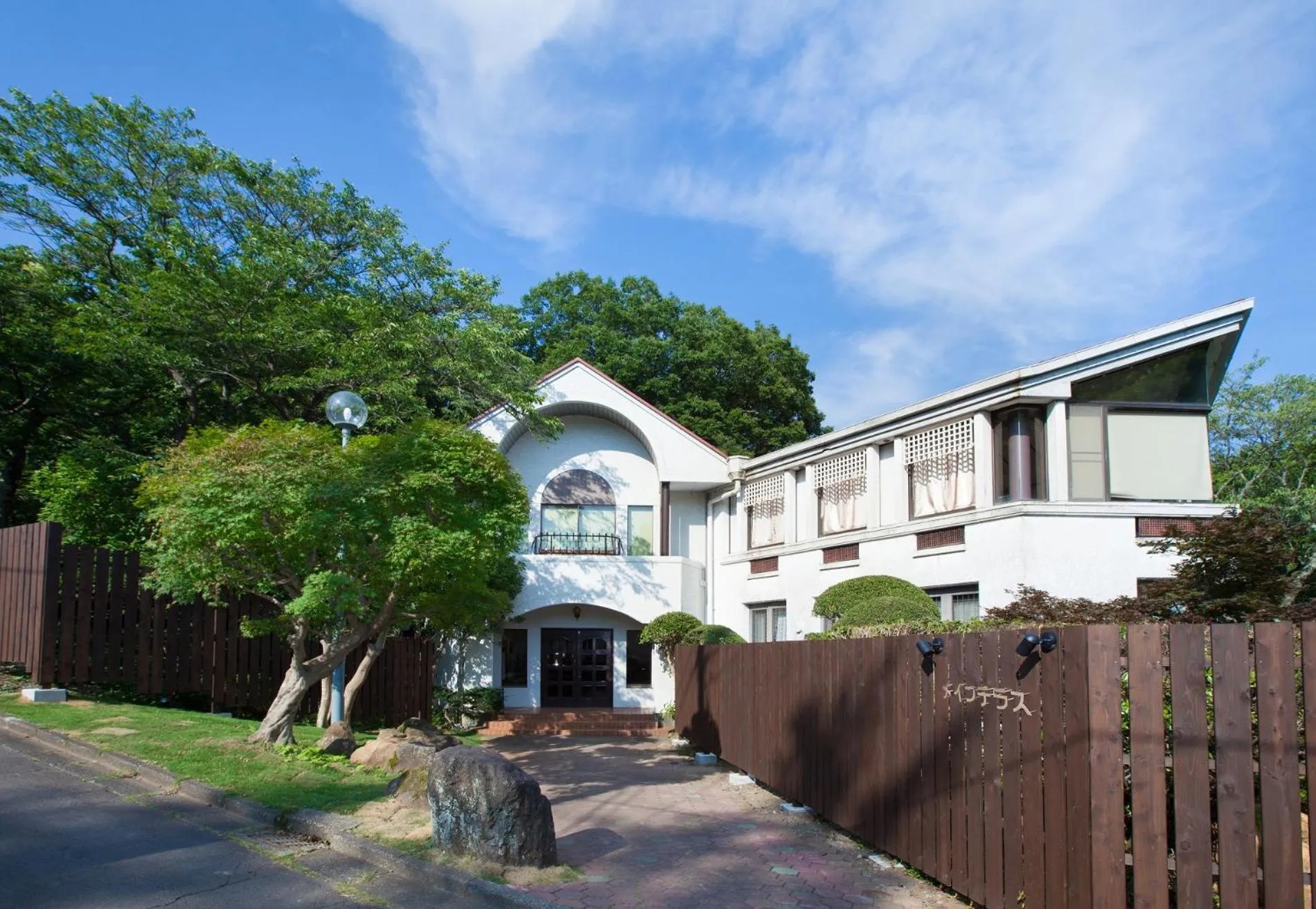 Property building in Izu Ippeki Lake Lakeside Terrace