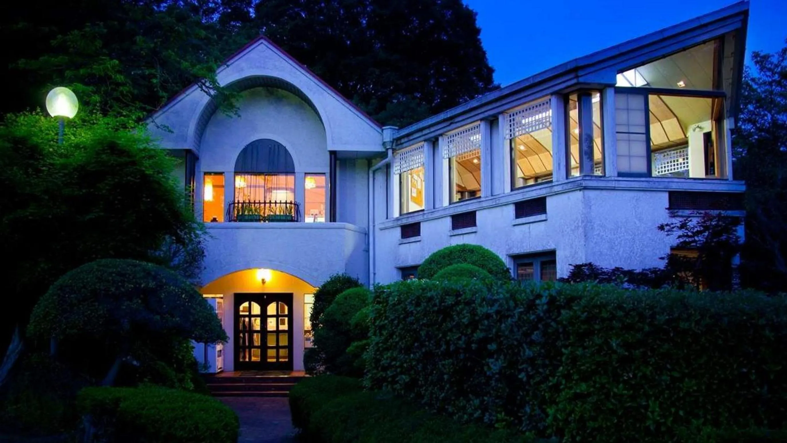 Property building in Izu Ippeki Lake Lakeside Terrace